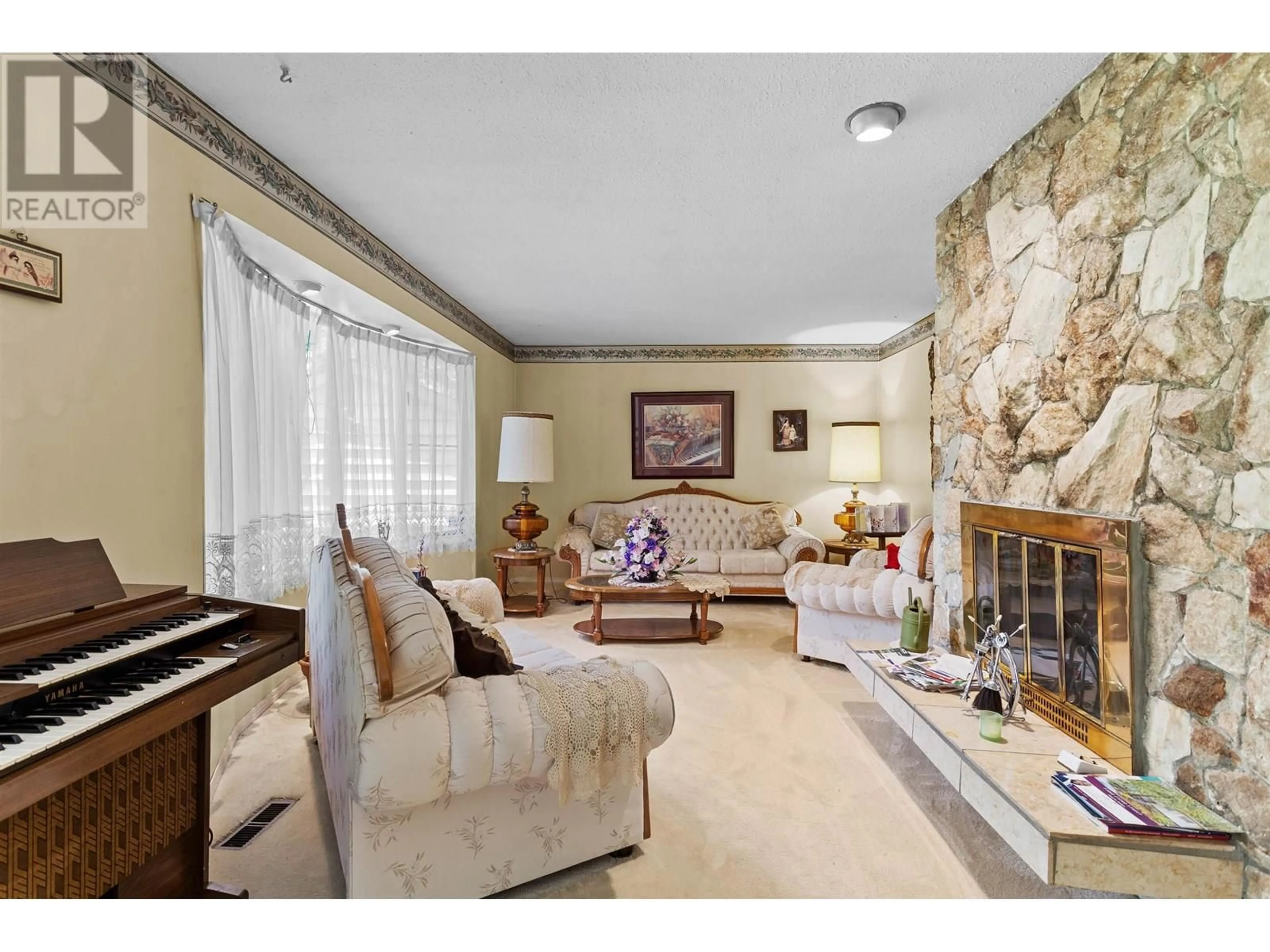 Living room with furniture, ceramic/tile floor for 11668 272 STREET, Maple Ridge British Columbia V2W1N1
