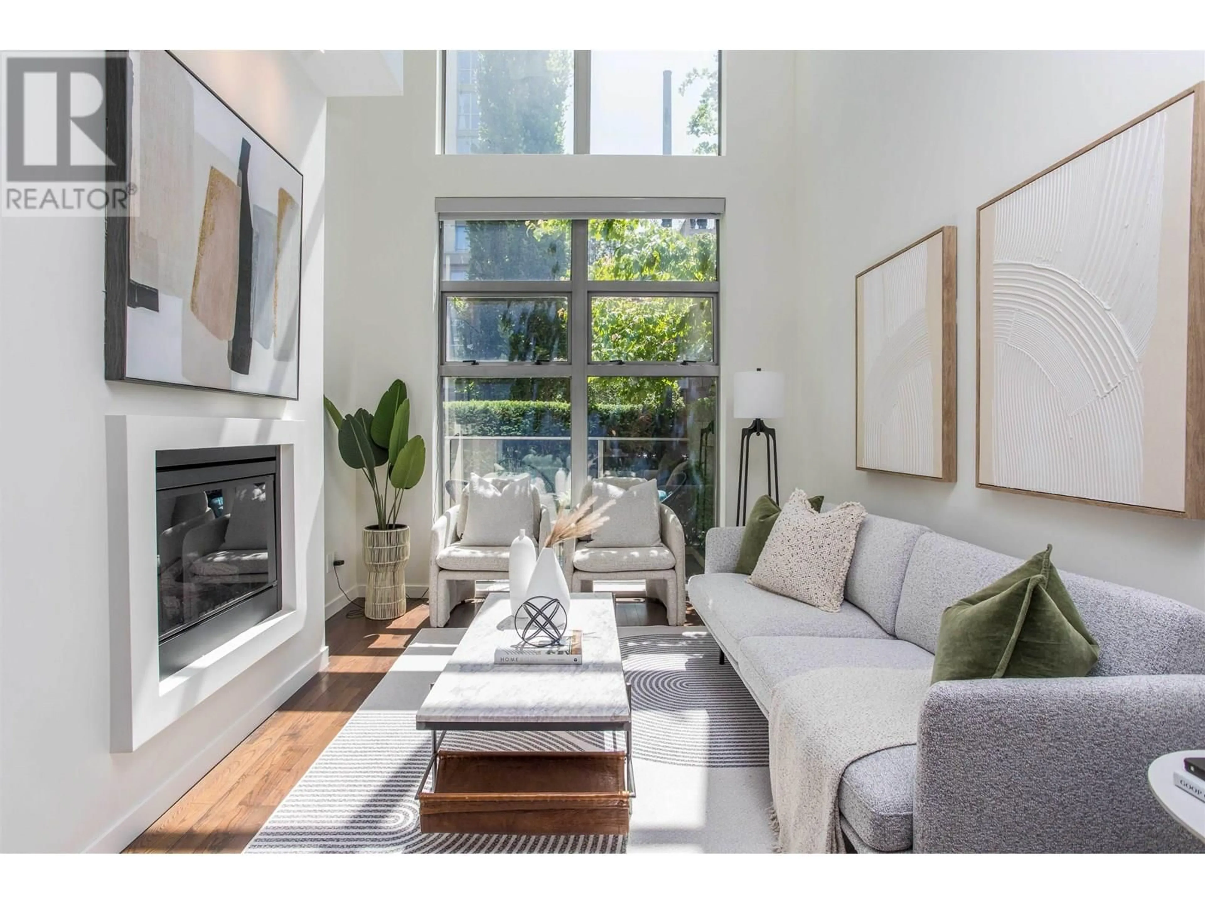 Living room with furniture, unknown for TH1237 RICHARDS STREET, Vancouver British Columbia V6B3G3