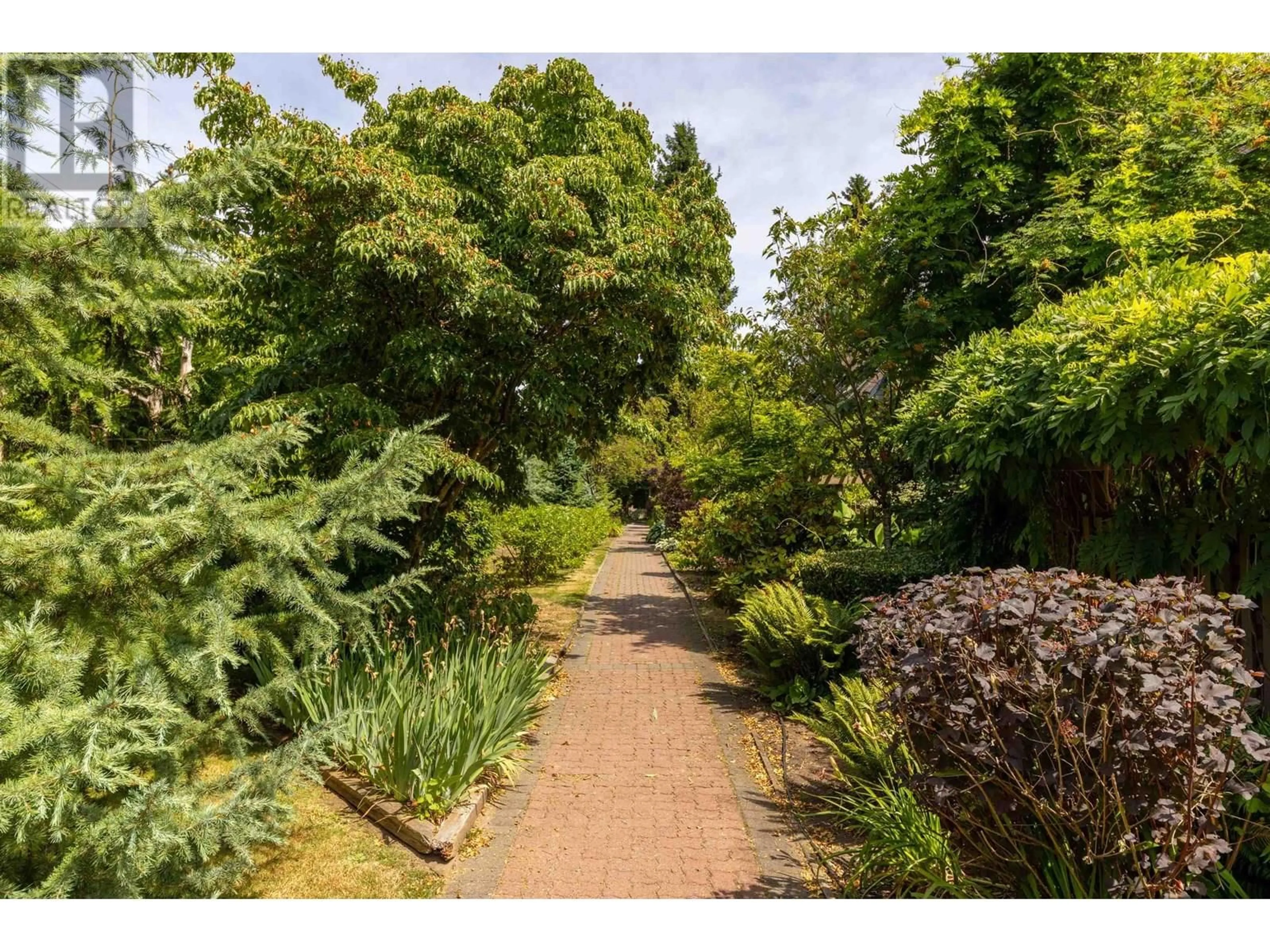 A pic from outside/outdoor area/front of a property/back of a property/a pic from drone, forest/trees view for 224 - 7377 SALISBURY AVENUE, Burnaby British Columbia V5E4B2