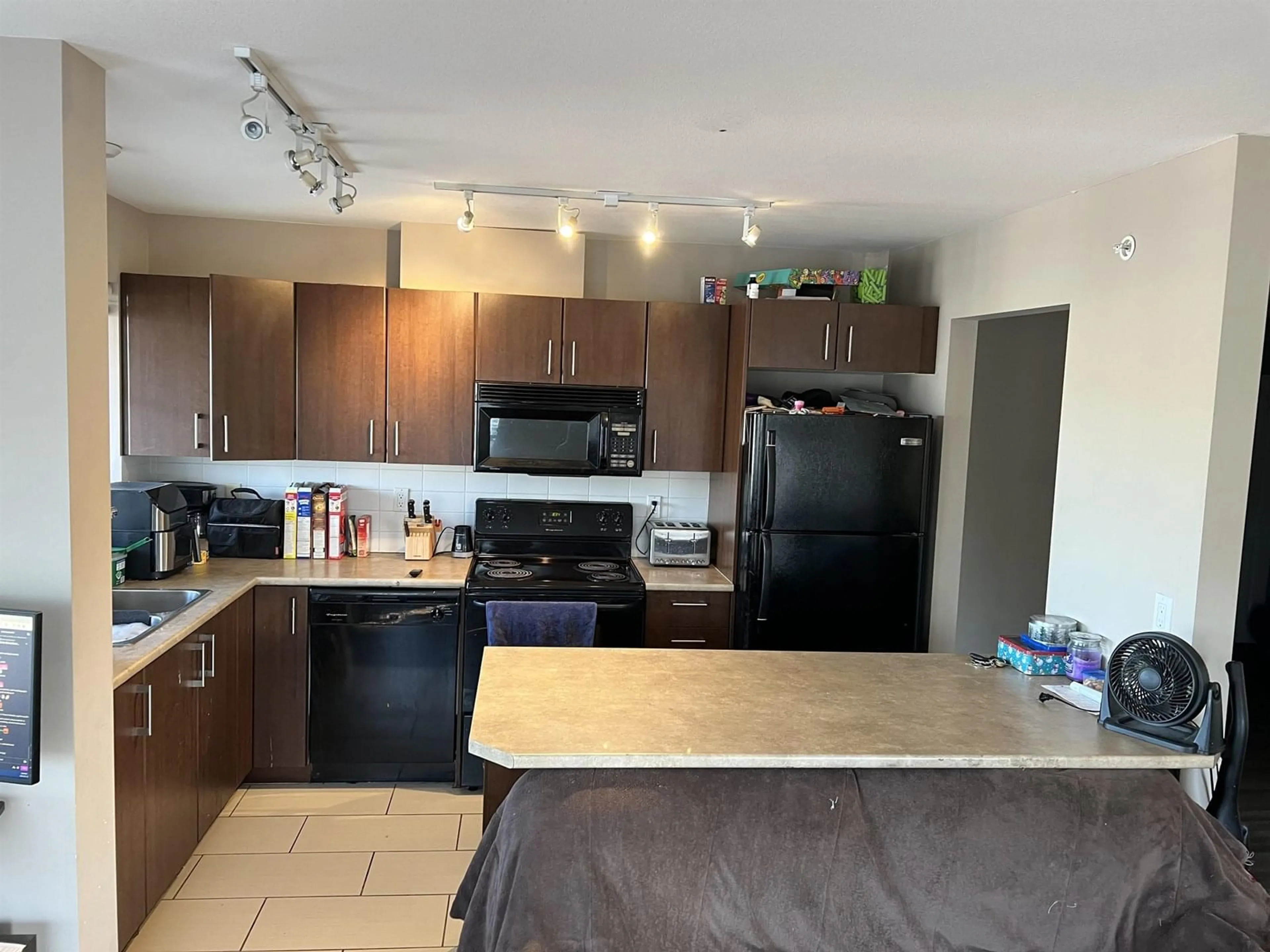 Open concept kitchen, unknown for 402 - 45561 YALE ROAD, Chilliwack British Columbia V2P0A8