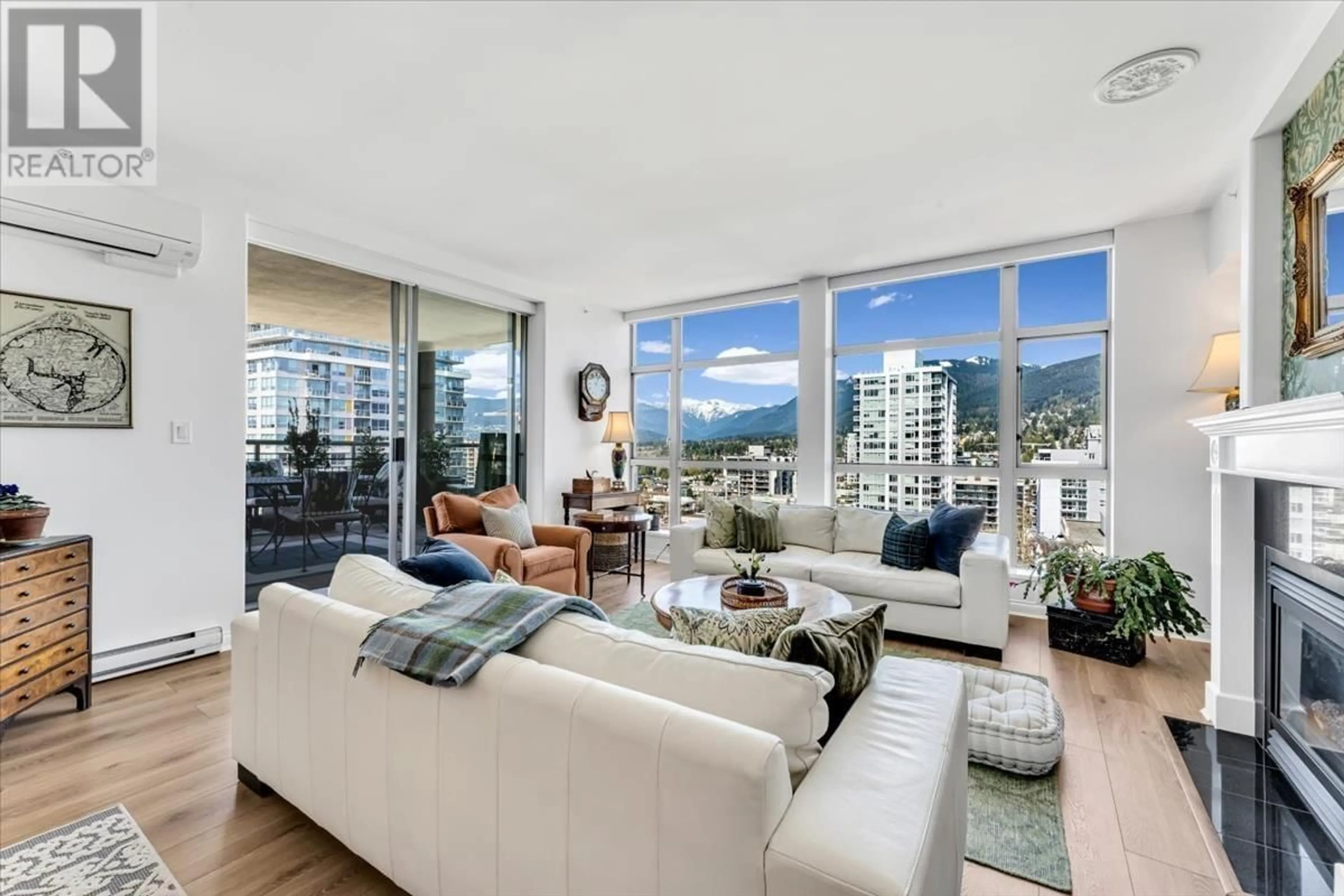 Living room with furniture, unknown for 1601 - 160 13TH STREET, North Vancouver British Columbia V7L2L5