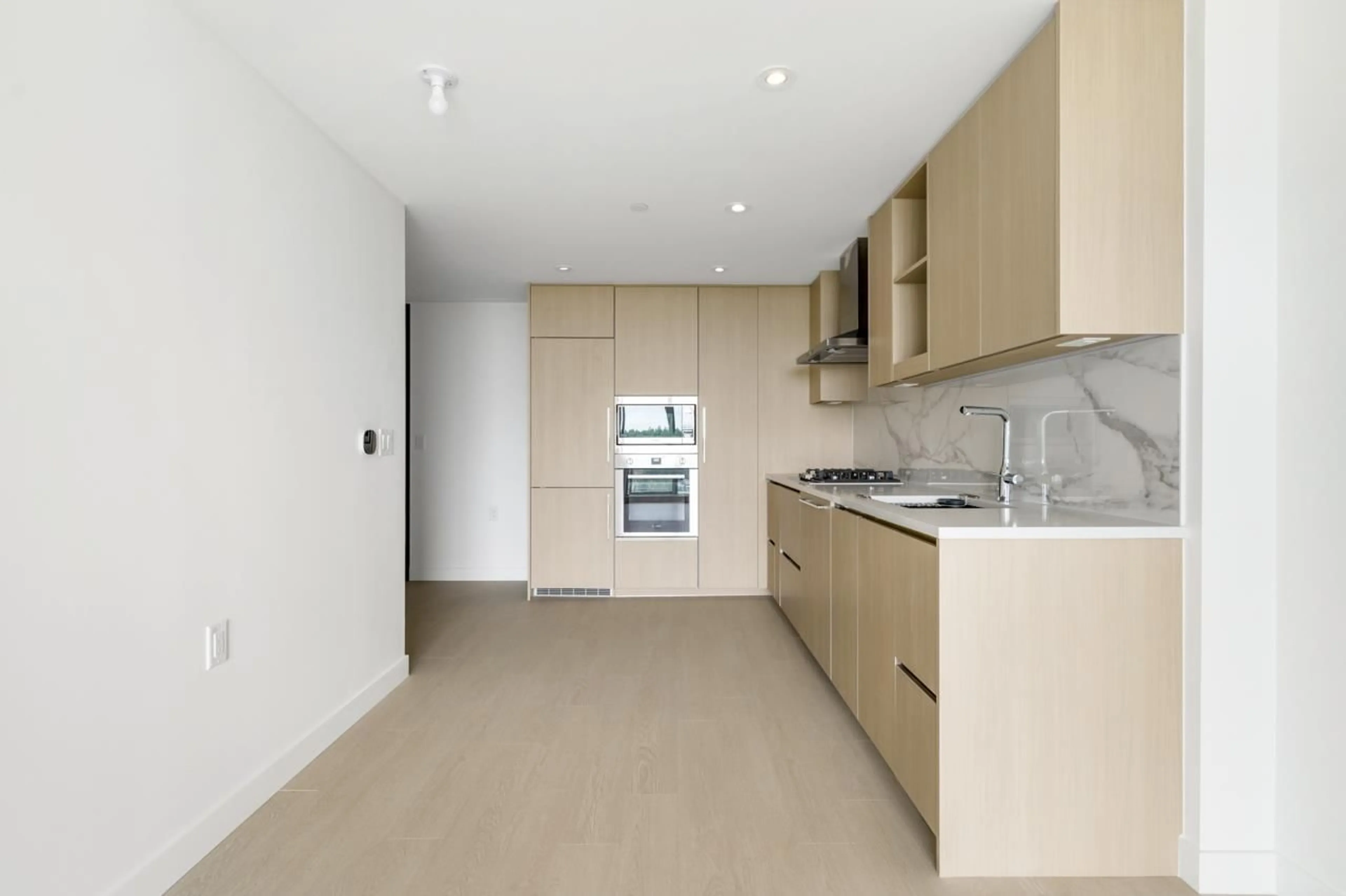 Standard kitchen, unknown for 2103 - 13778 100, Surrey British Columbia V3T0V3