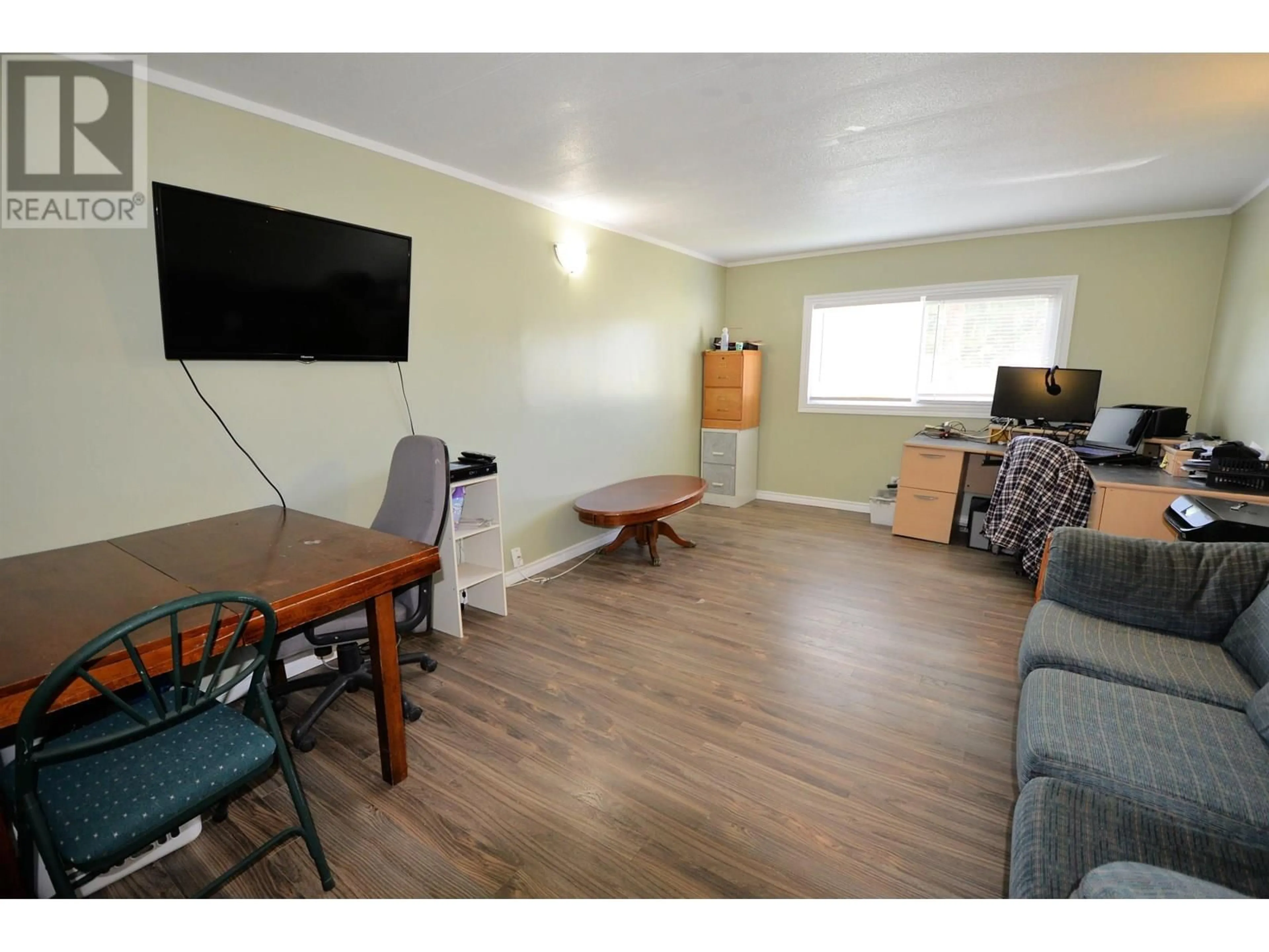 Living room with furniture, wood/laminate floor for 3 - 3480 PIERREROY ROAD, Prince George British Columbia V2N2S3