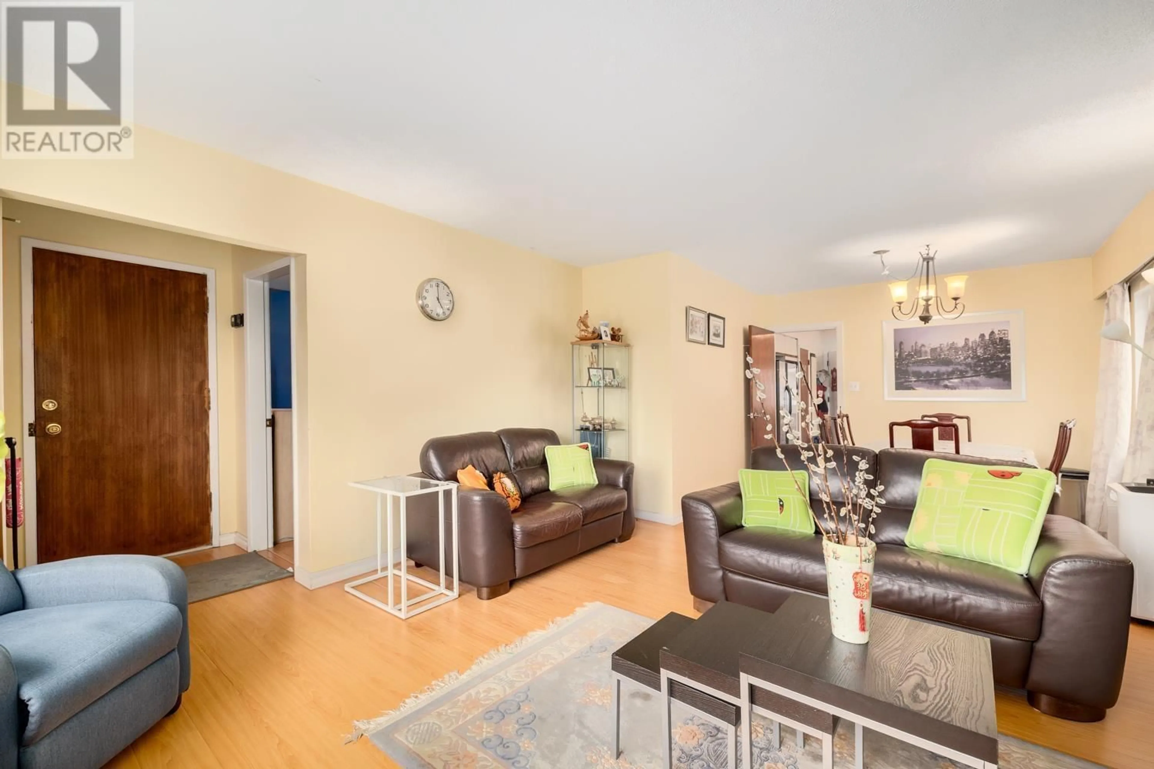 Living room with furniture, wood/laminate floor for 5679 CLINTON STREET, Burnaby British Columbia V5J2M2