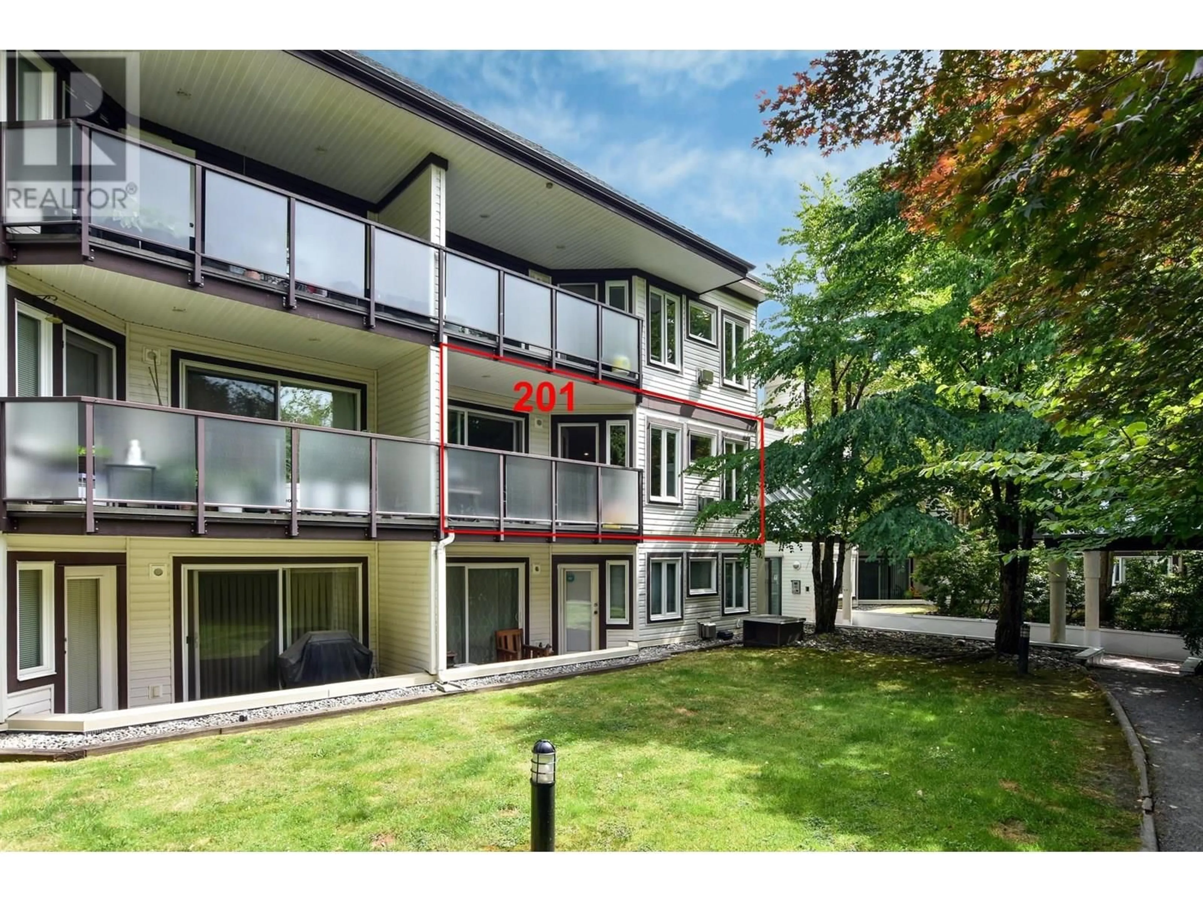 A pic from outside/outdoor area/front of a property/back of a property/a pic from drone, building for 201 - 7139 18TH AVENUE, Burnaby British Columbia V3N4Z3