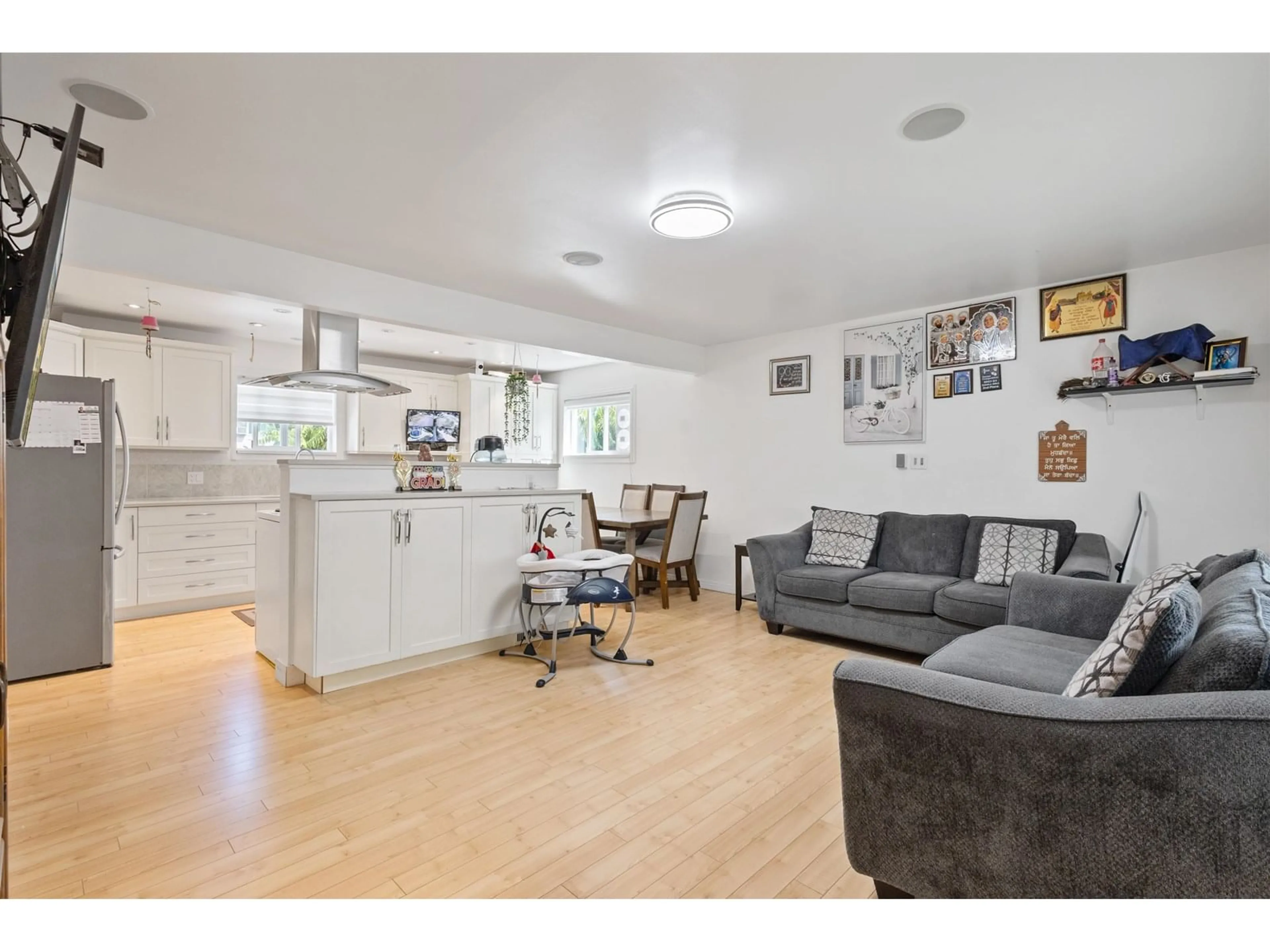 Open concept kitchen, unknown for 2048 OLIVE, Abbotsford British Columbia V3V0B6