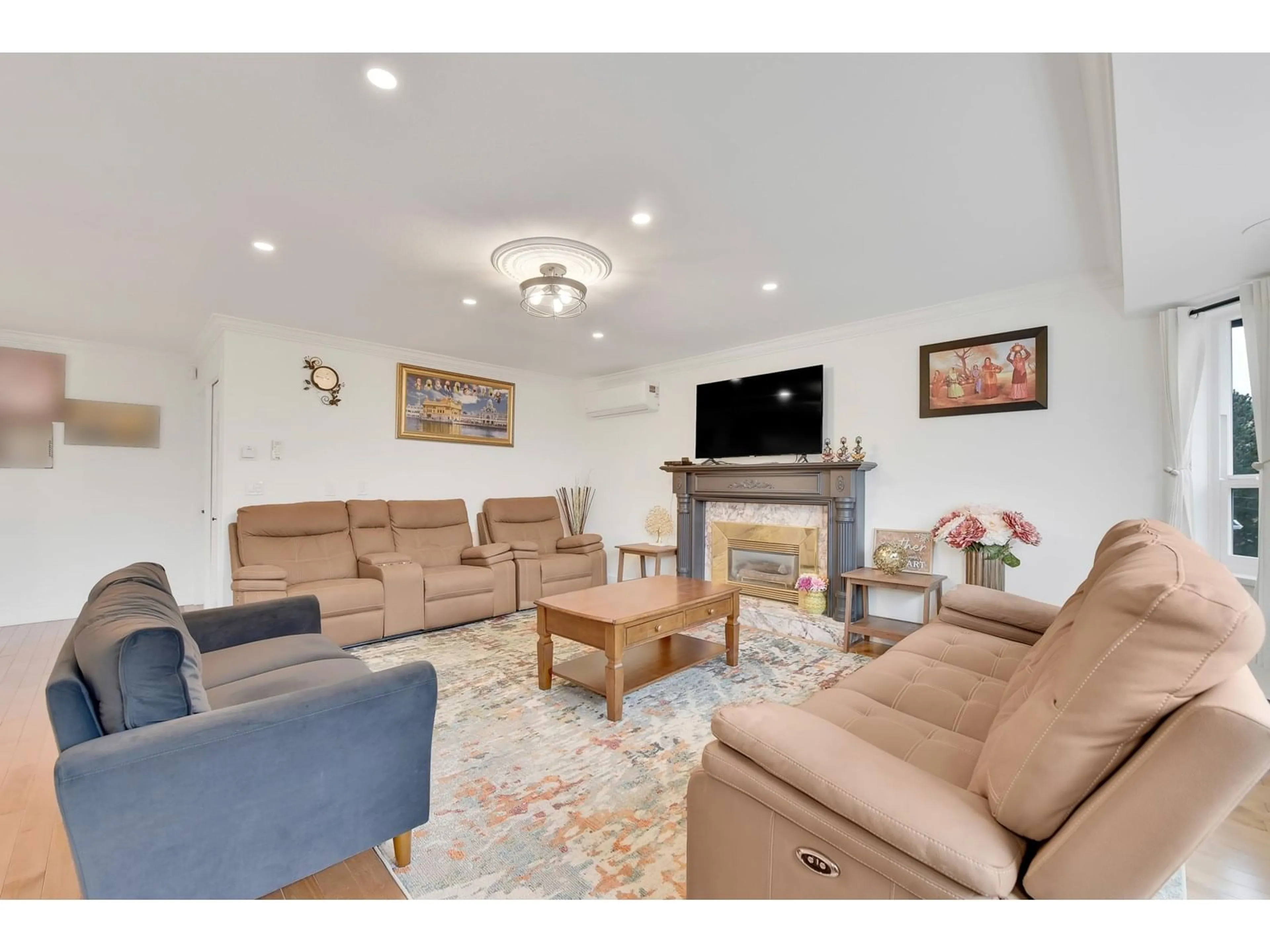 Living room with furniture, unknown for 2215 ORCHARD, Abbotsford British Columbia V3G2B7