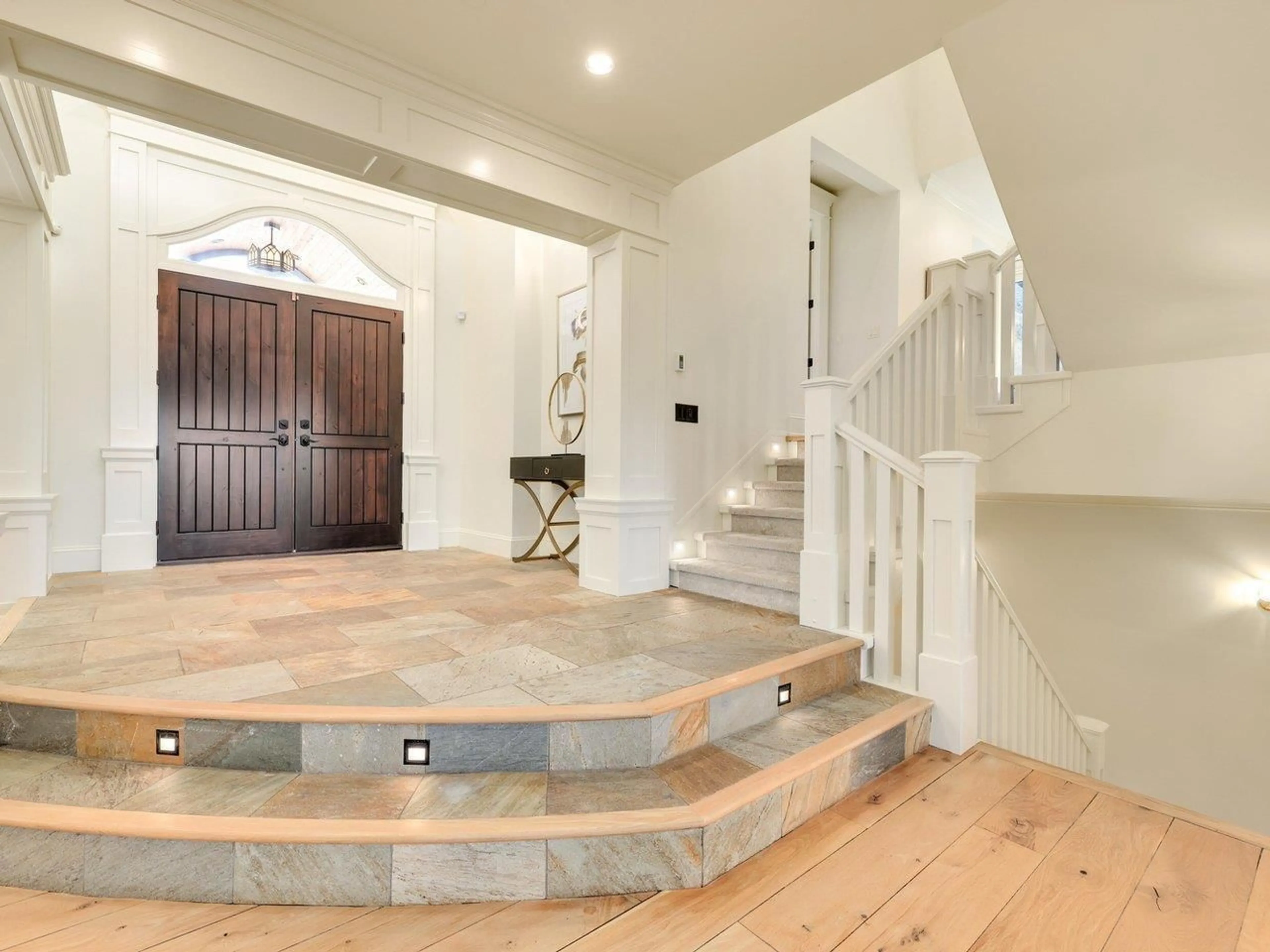 Indoor entryway for 20133 2, Langley British Columbia V2Z0A3