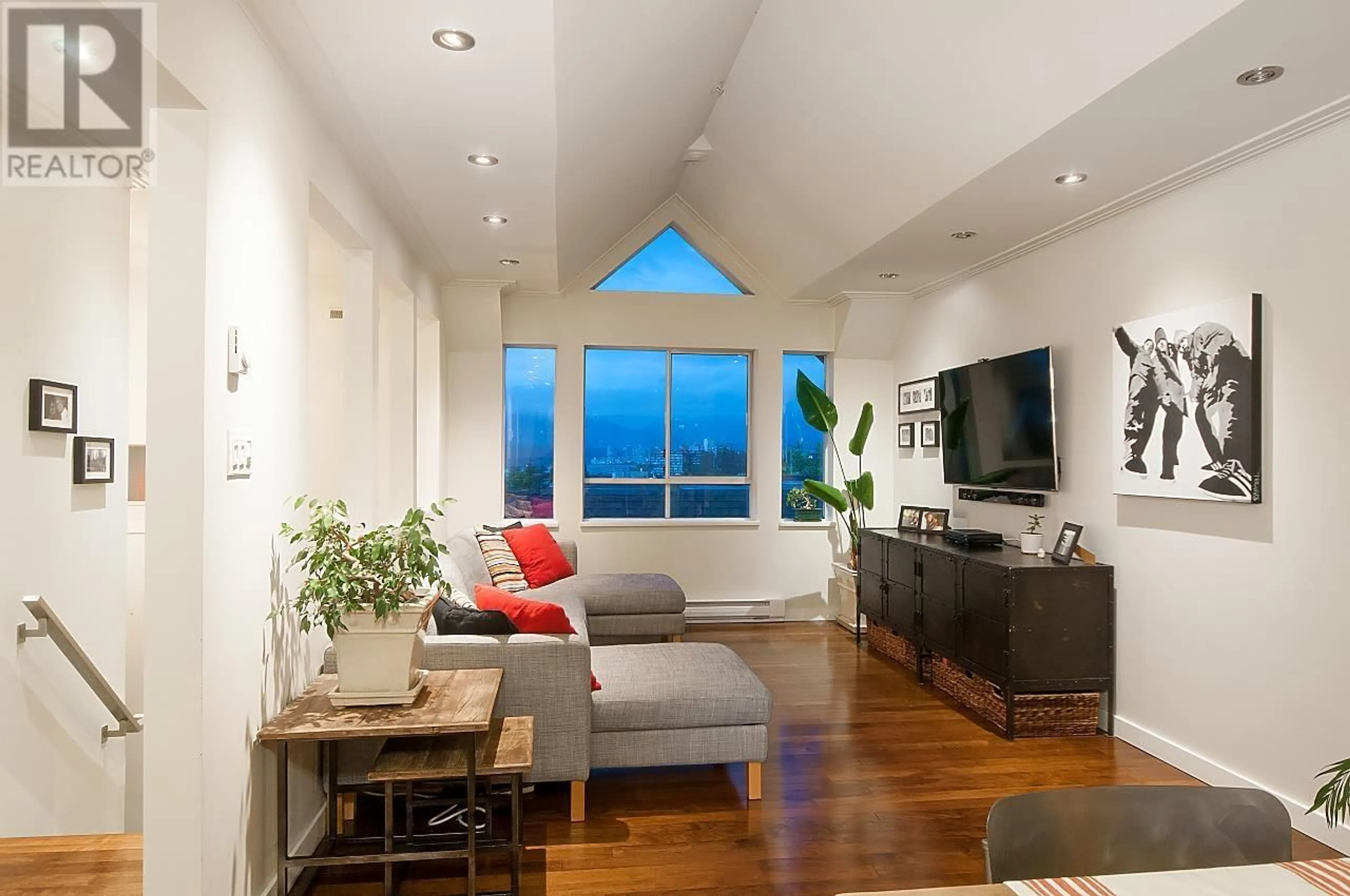 Living room with furniture, wood/laminate floor for 412 - 1880 6TH AVENUE, Vancouver British Columbia V6J1R6
