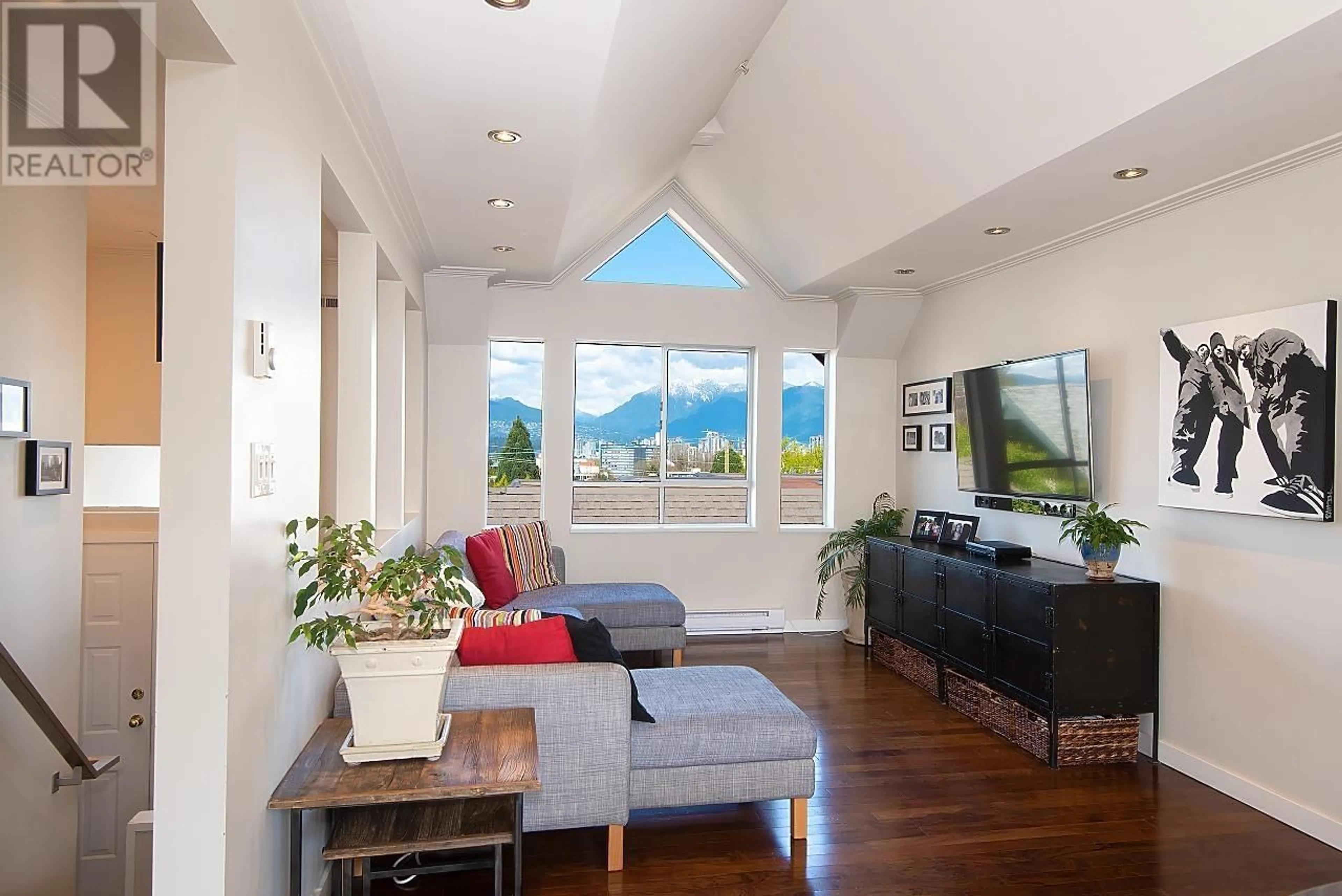 Living room with furniture, wood/laminate floor for 412 - 1880 6TH AVENUE, Vancouver British Columbia V6J1R6