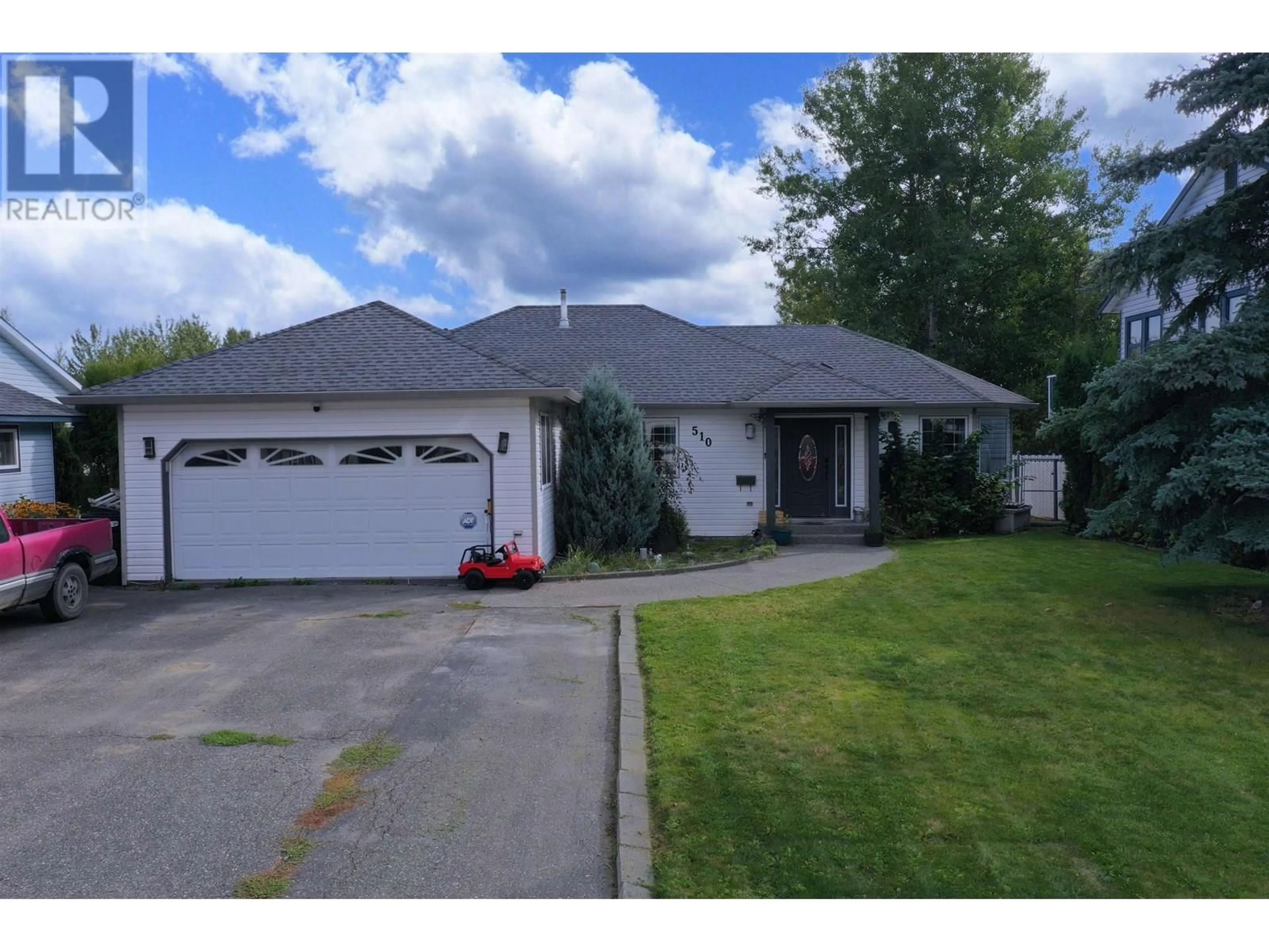 A pic from outside/outdoor area/front of a property/back of a property/a pic from drone, street for 510 DIXON STREET, Quesnel British Columbia V2J5T5