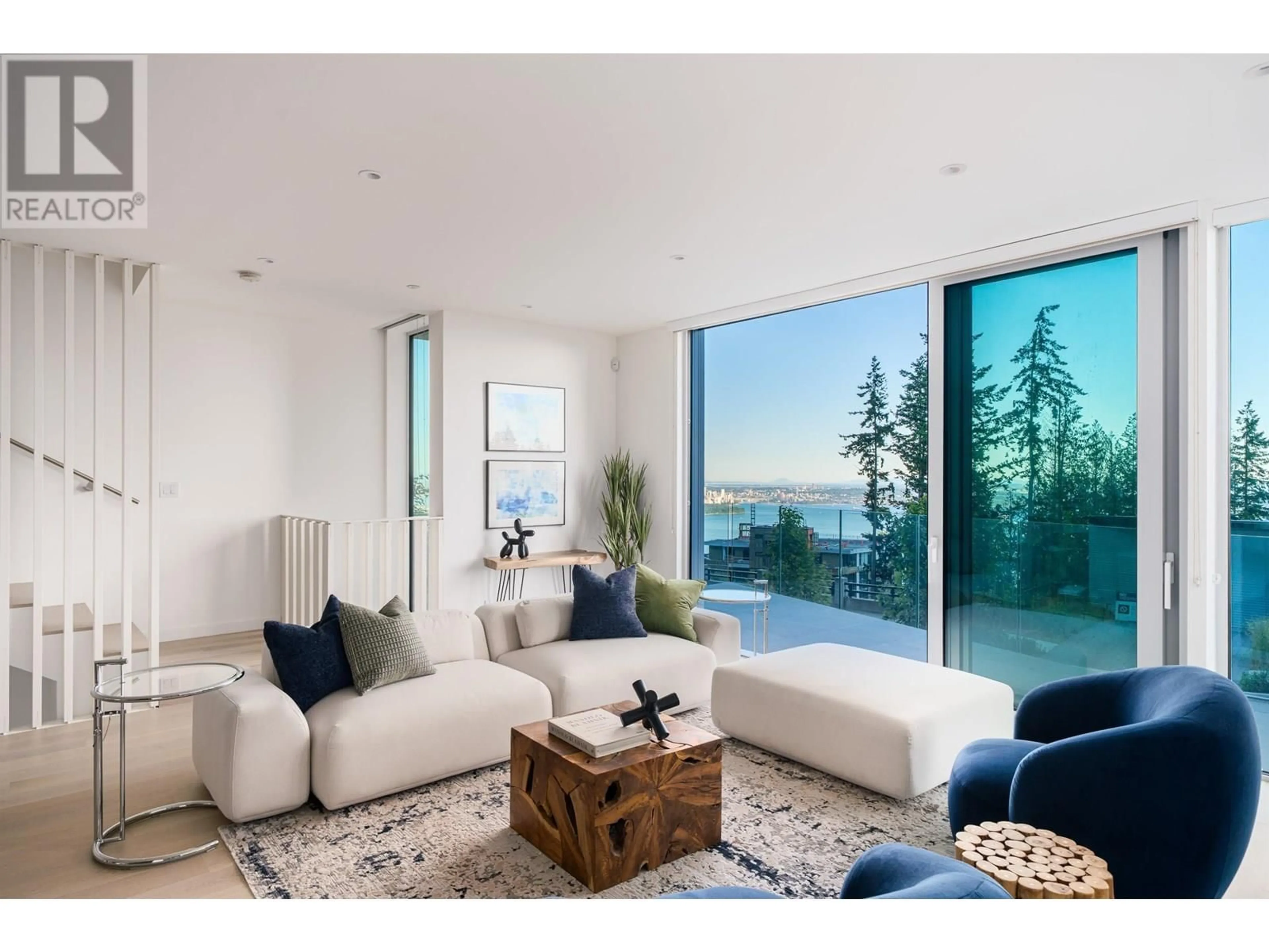 Living room with furniture, unknown for 3317 CHIPPENDALE ROAD, West Vancouver British Columbia V7S0B7