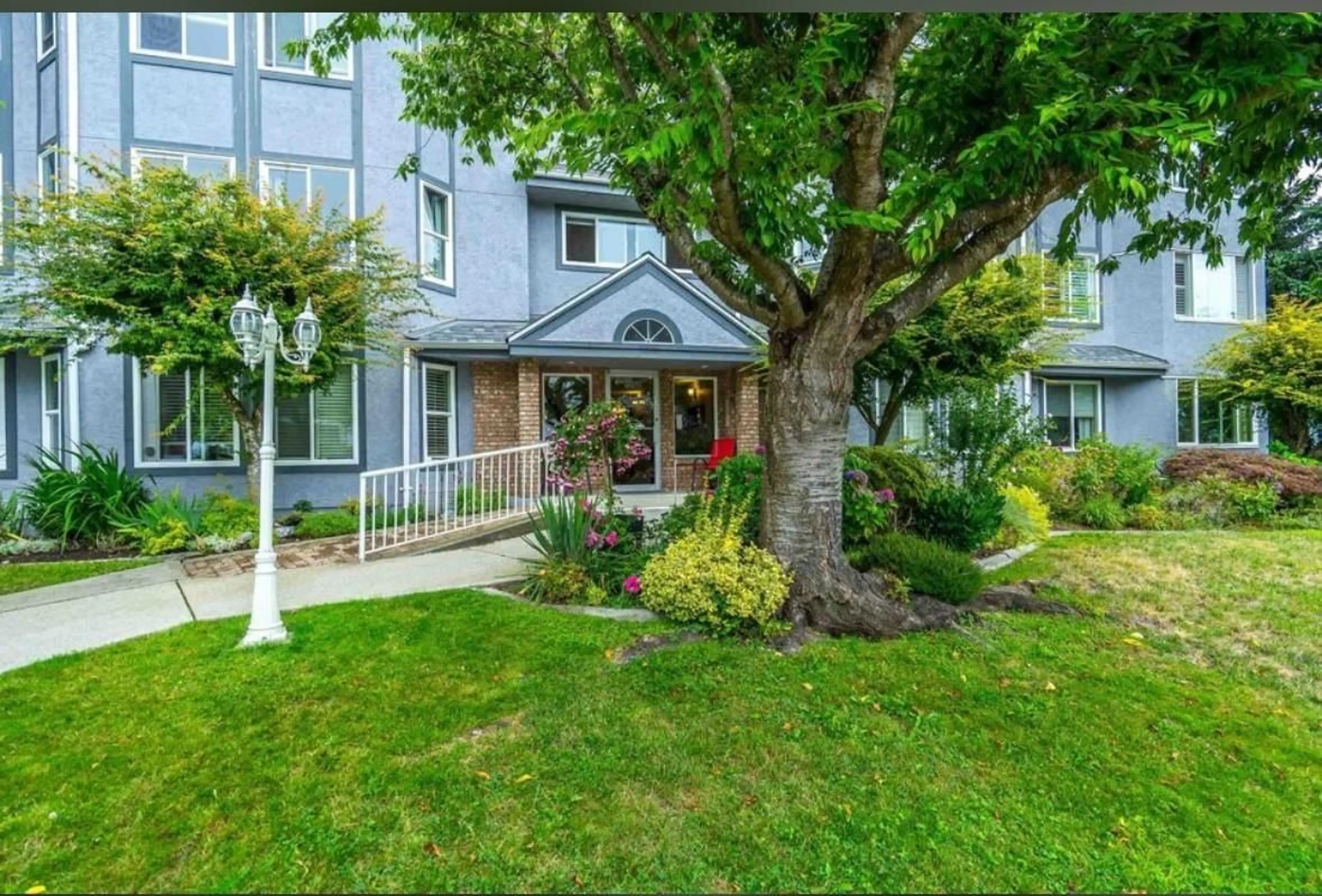 Patio, unknown for 203 - 1378 FIR STREET, White Rock British Columbia V4B4B2