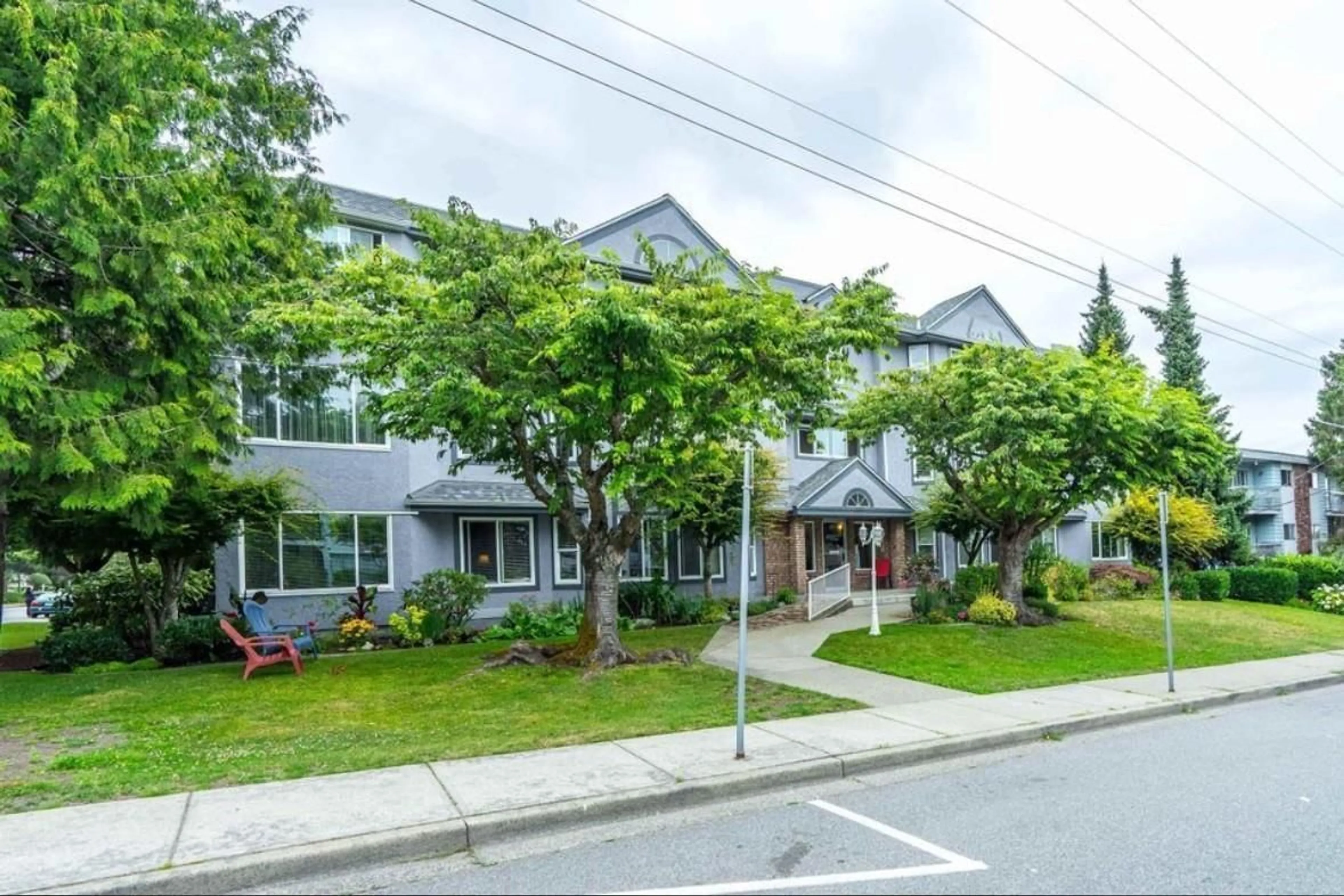 Patio, street for 203 - 1378 FIR, White Rock British Columbia V4B4B2