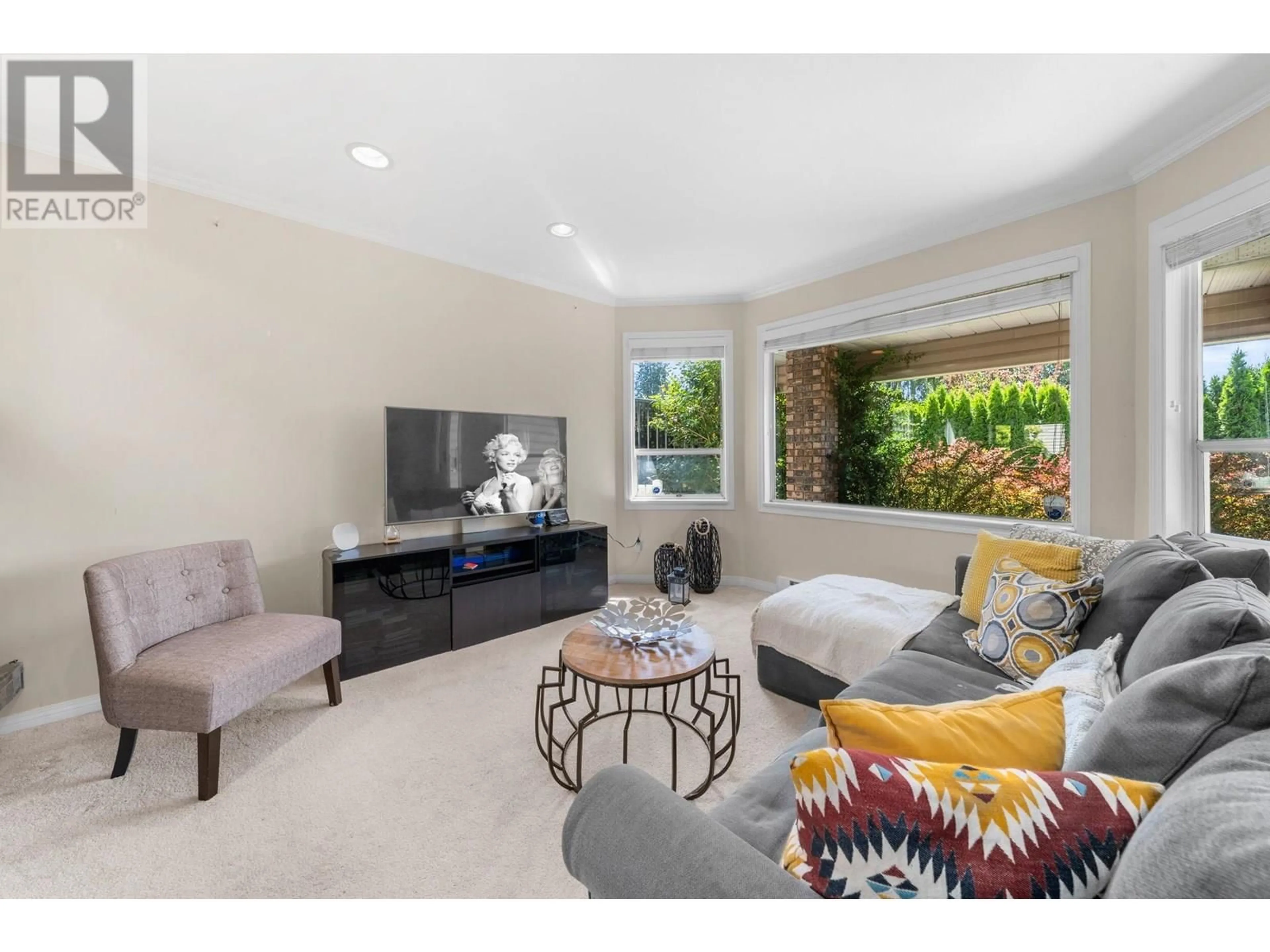 Living room with furniture, unknown for 2 - 460 6TH STREET, North Vancouver British Columbia V7M1K9