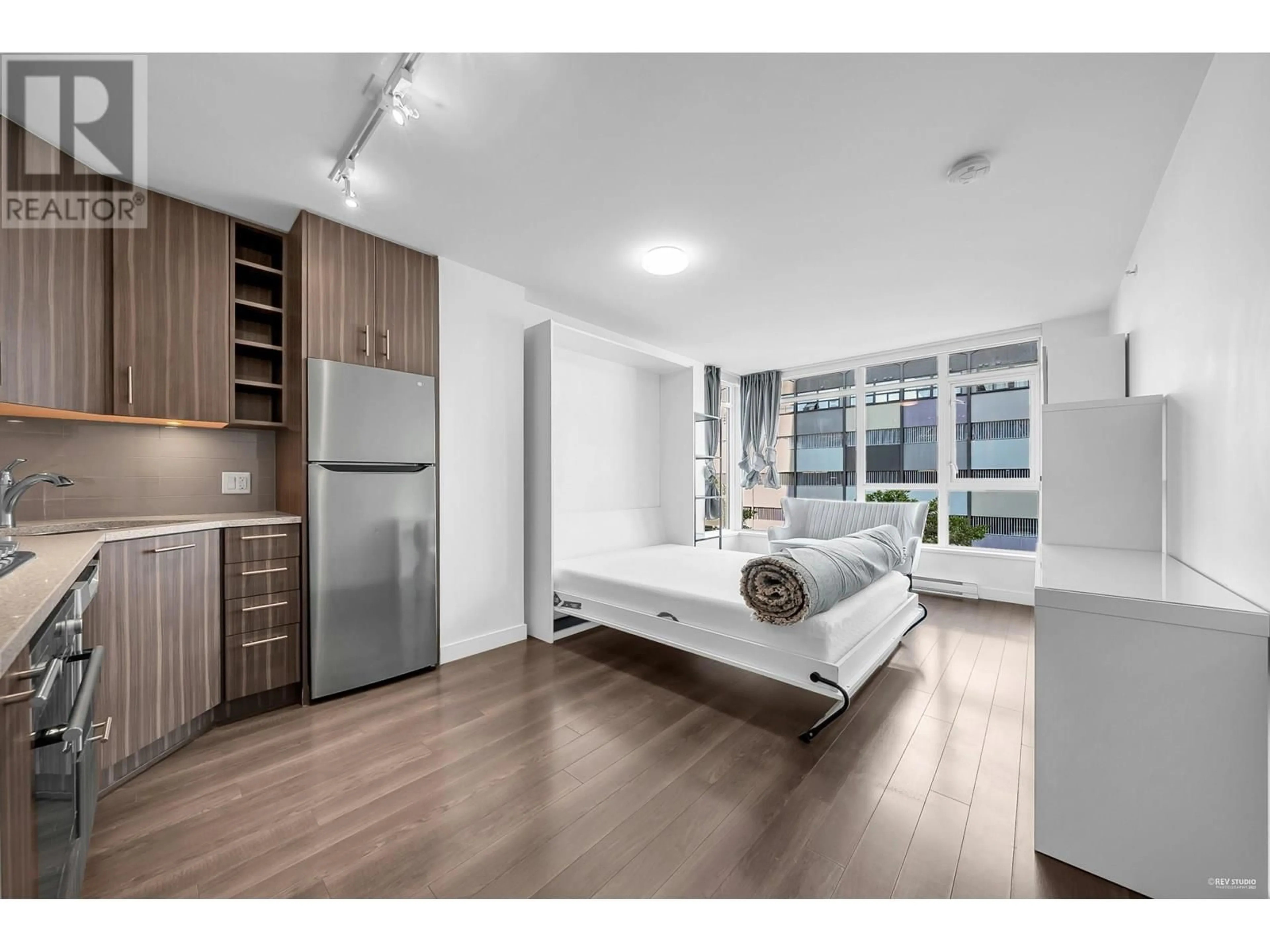 Bedroom with bed, wood/laminate floor for 508 - 608 BELMONT STREET, New Westminster British Columbia V3M0G8