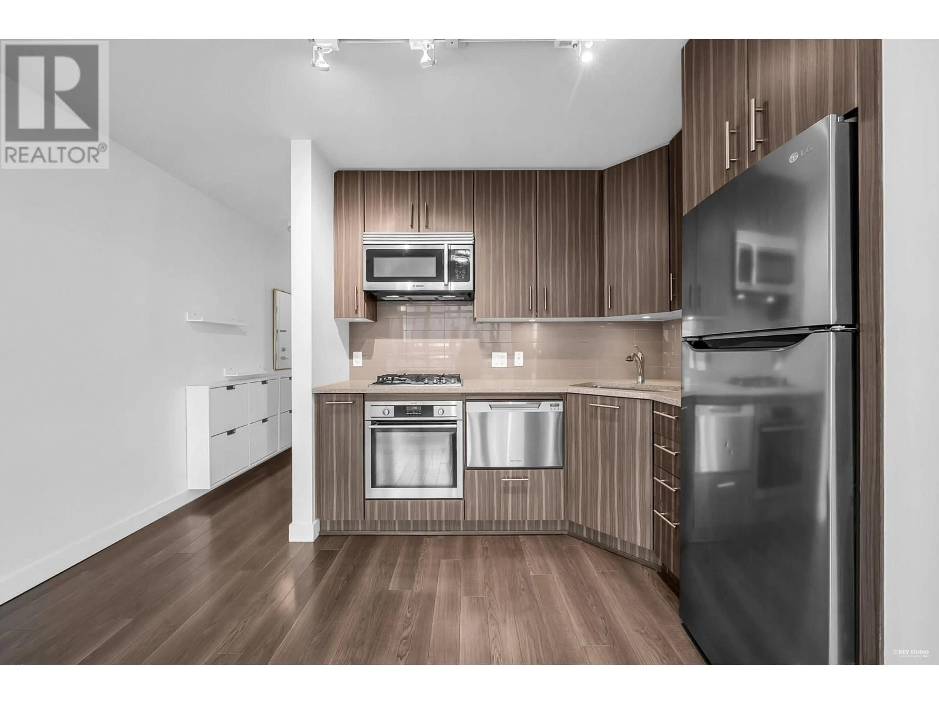 Standard kitchen, wood/laminate floor for 508 - 608 BELMONT STREET, New Westminster British Columbia V3M0G8