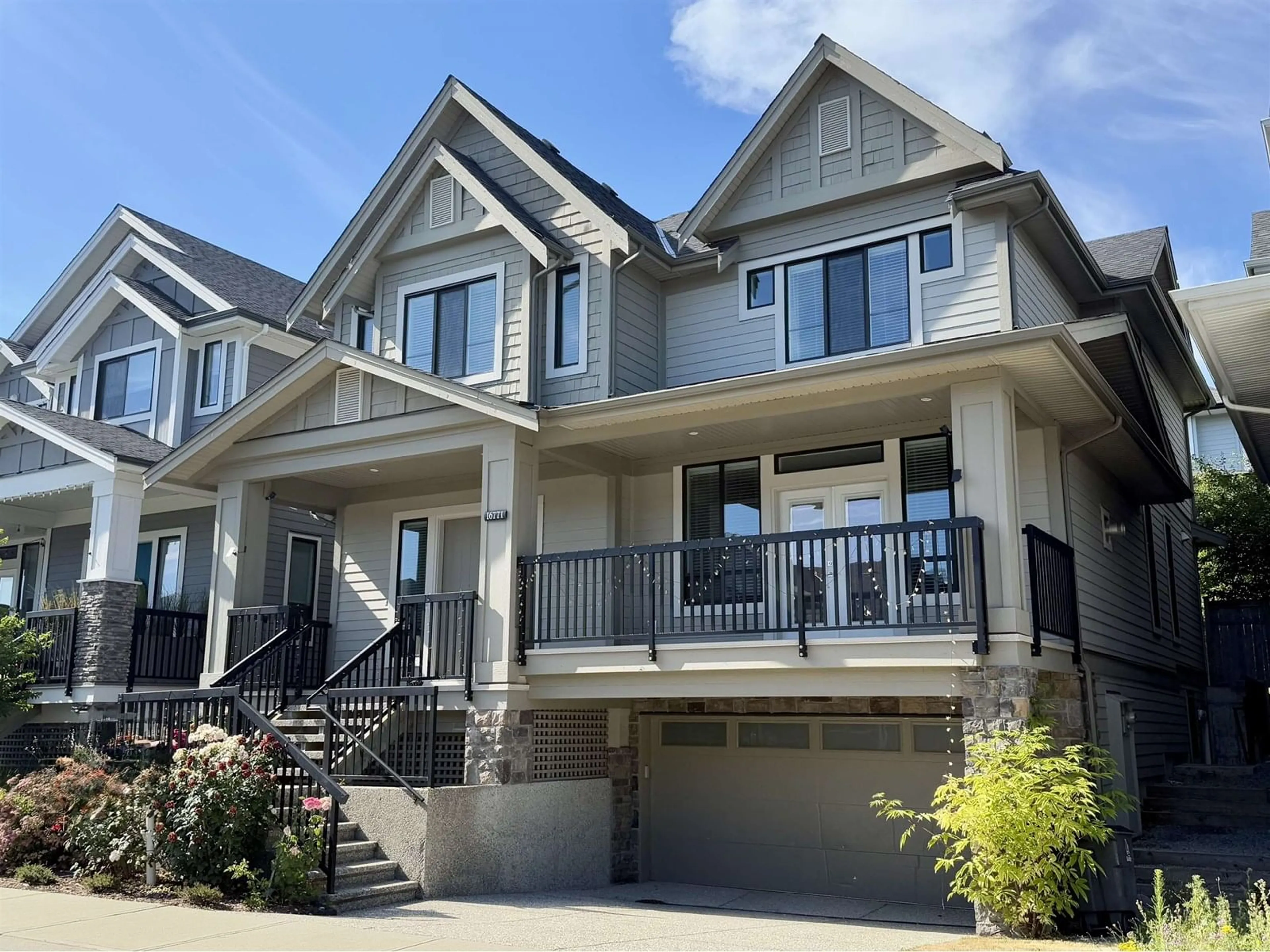 Home with vinyl exterior material, unknown for 16771 17, Surrey British Columbia V3Z0T3