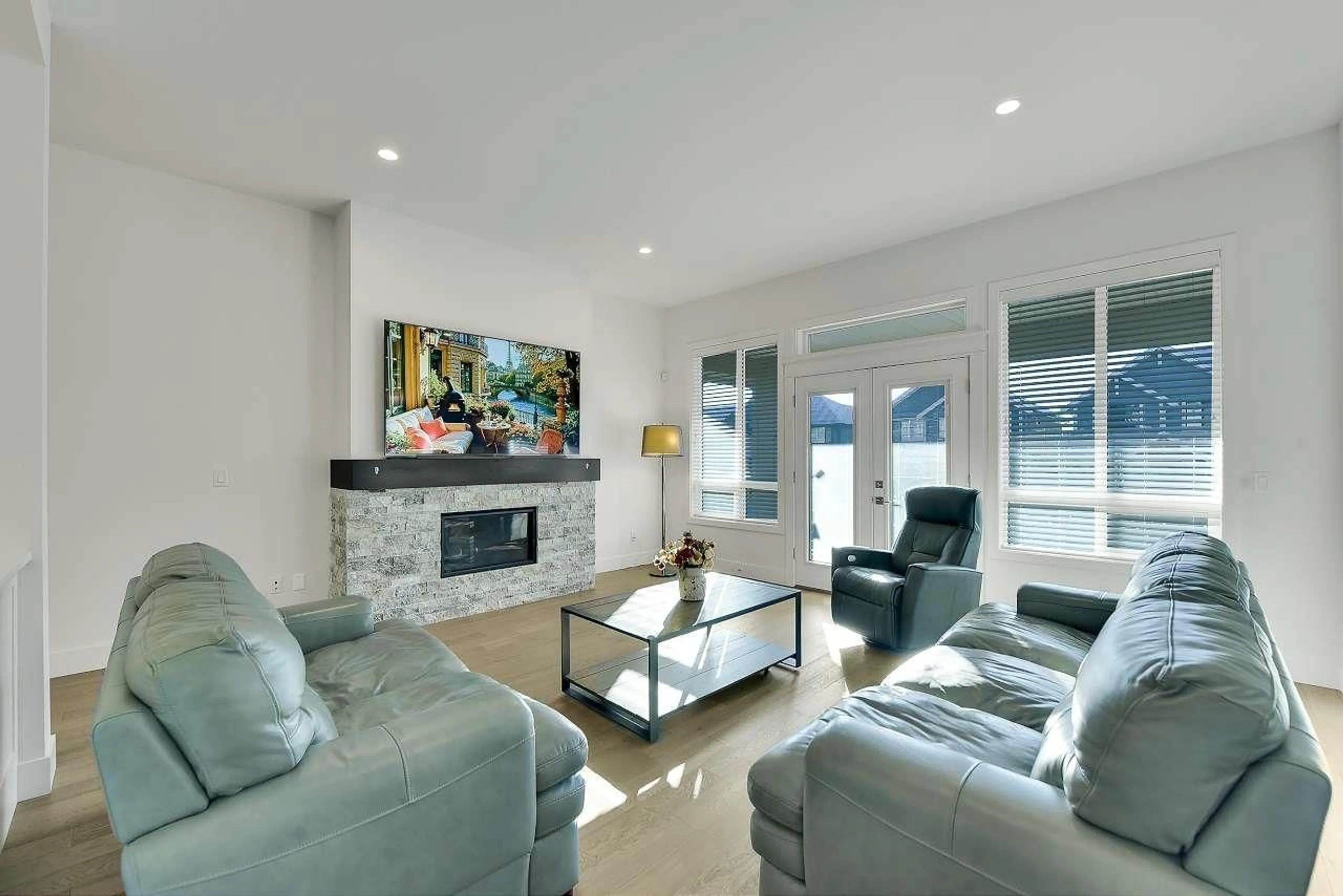 Living room with furniture, unknown for 16771 17, Surrey British Columbia V3Z0T3