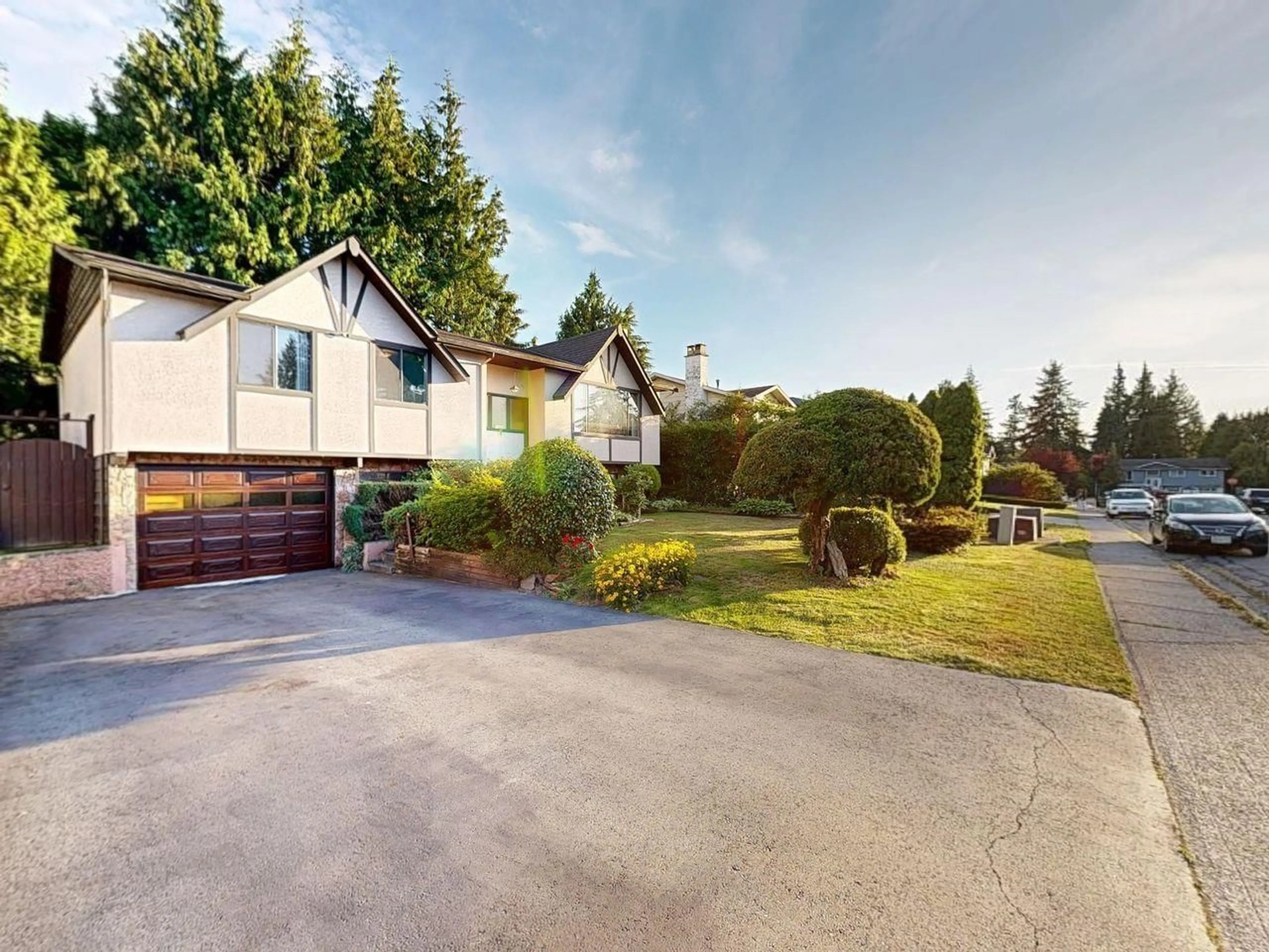 A pic from outside/outdoor area/front of a property/back of a property/a pic from drone, street for 11546 71A, Delta British Columbia V4E2E3