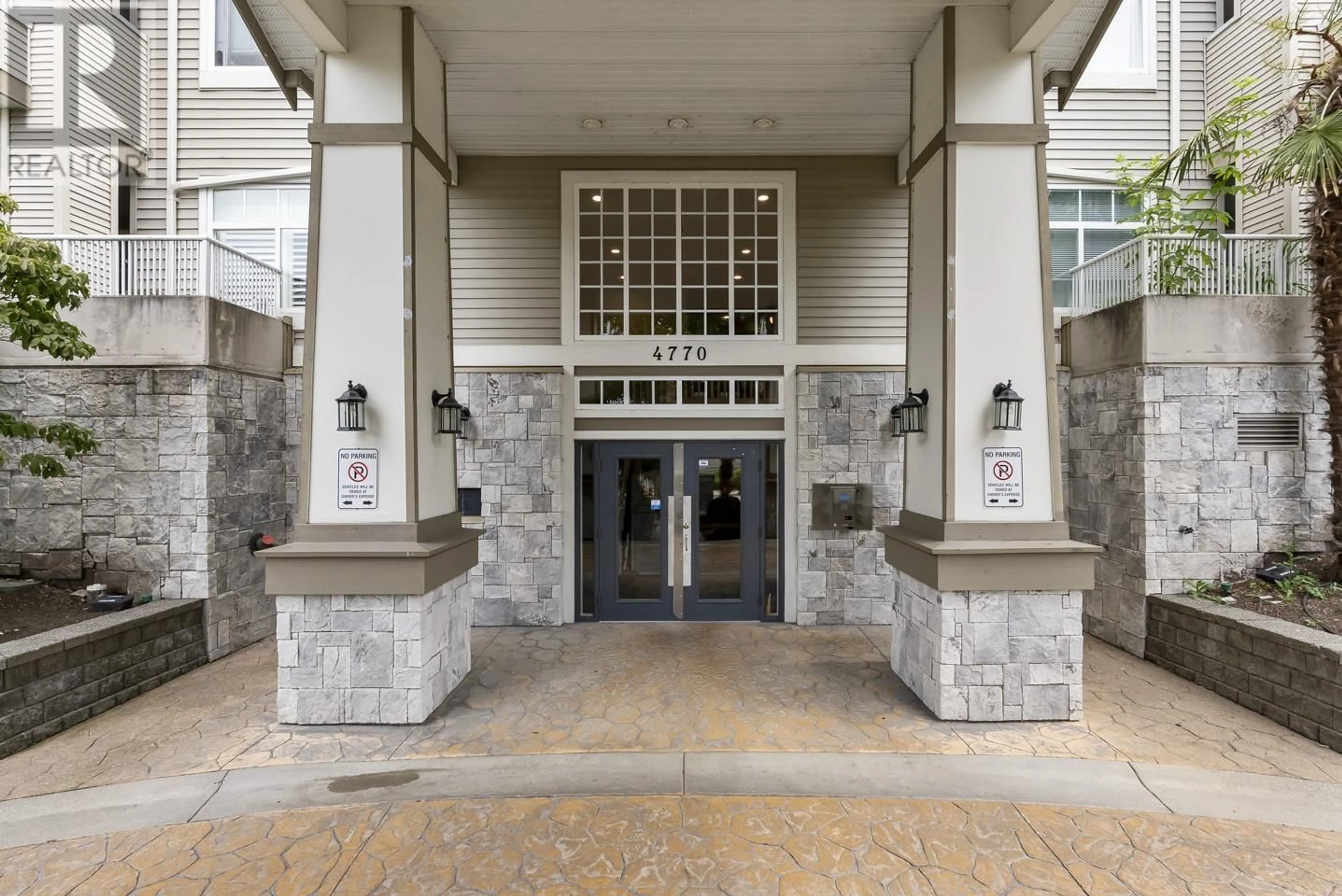 Indoor foyer for 302 - 4770 52A STREET, Delta British Columbia V4K5B5