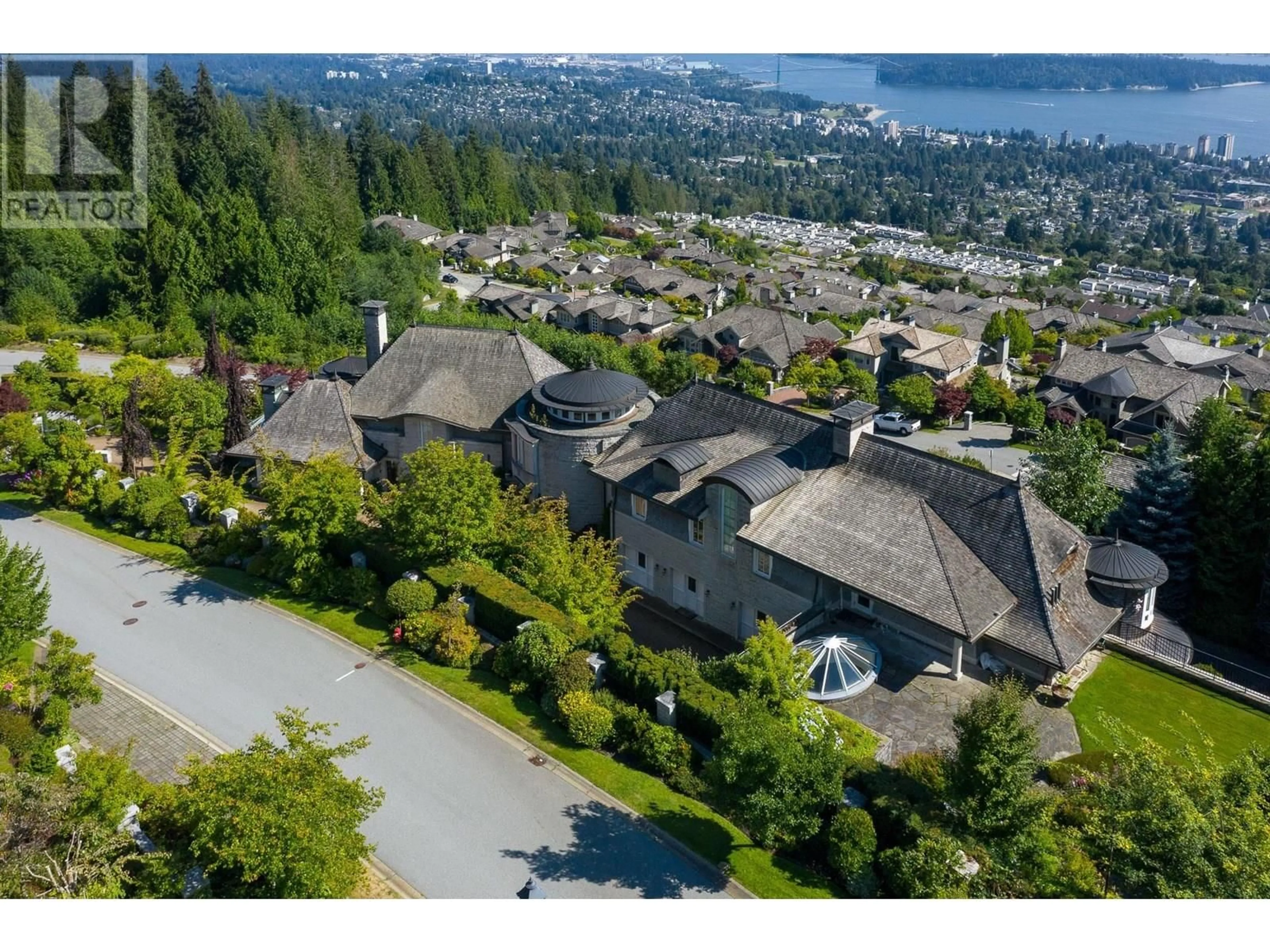 A pic from outside/outdoor area/front of a property/back of a property/a pic from drone, unknown for 2743 WILLOUGHBY ROAD, West Vancouver British Columbia V7S3K3