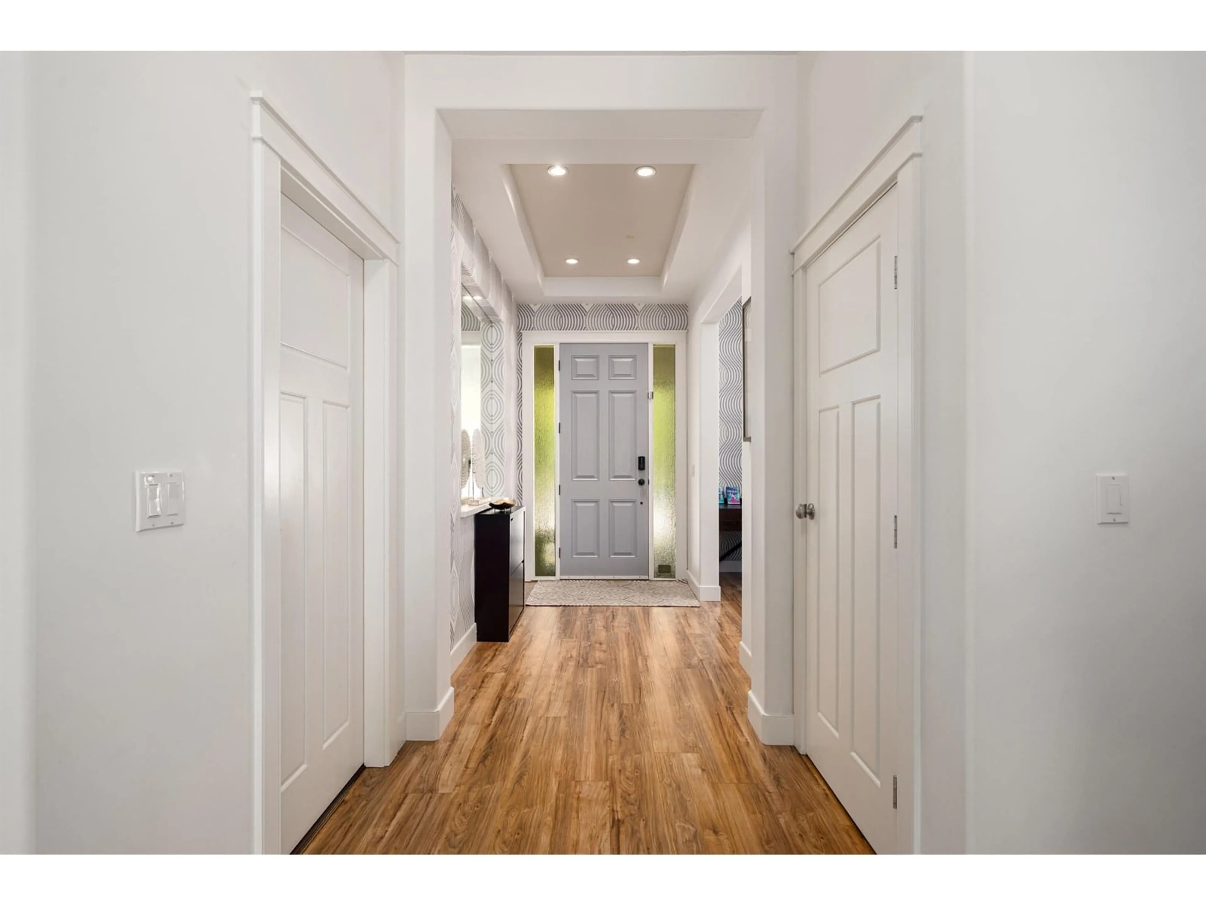 Indoor entryway for 10519 MODESTO, Delta British Columbia V4C0B2