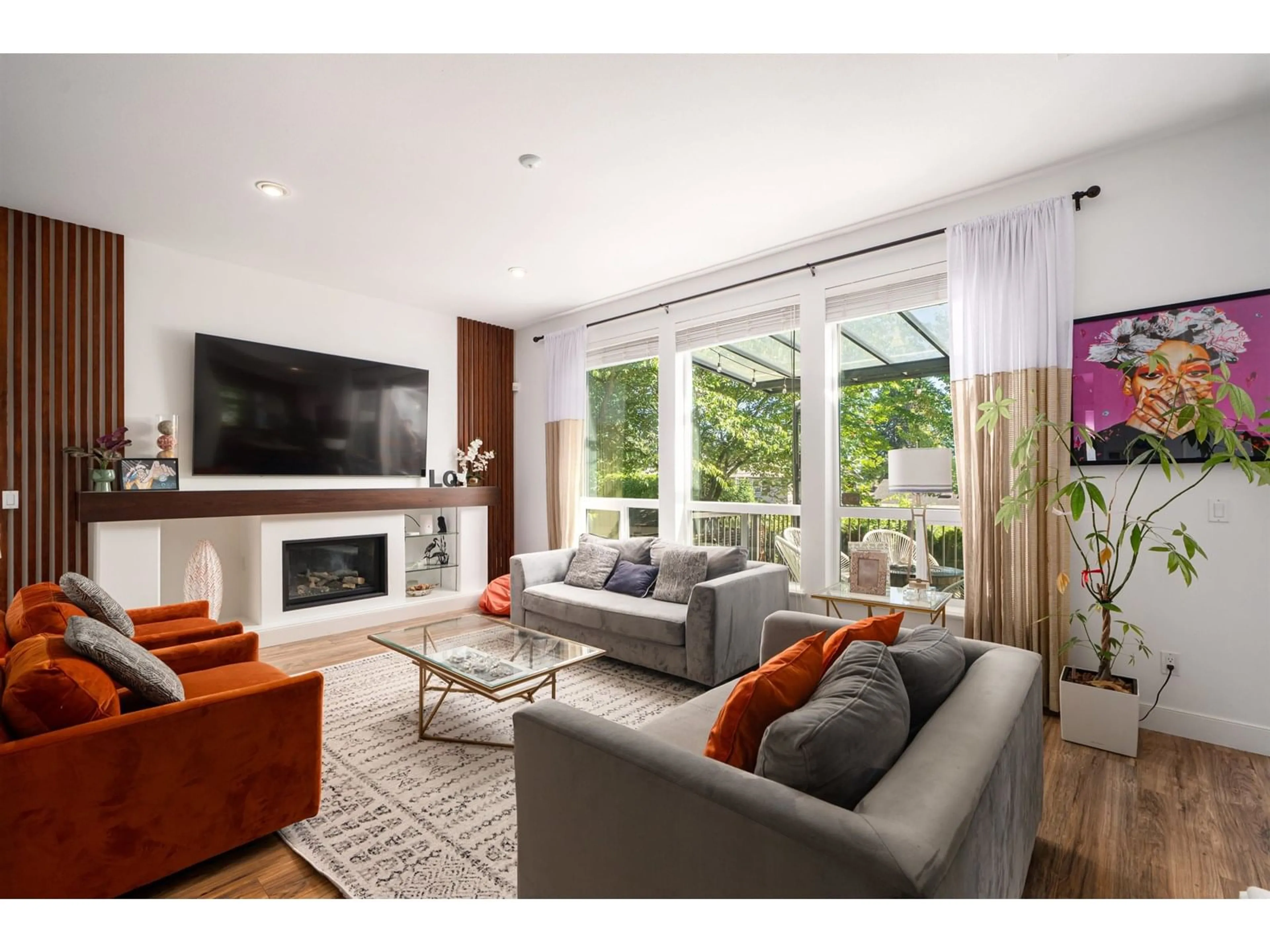 Living room with furniture, wood/laminate floor for 10519 MODESTO, Delta British Columbia V4C0B2
