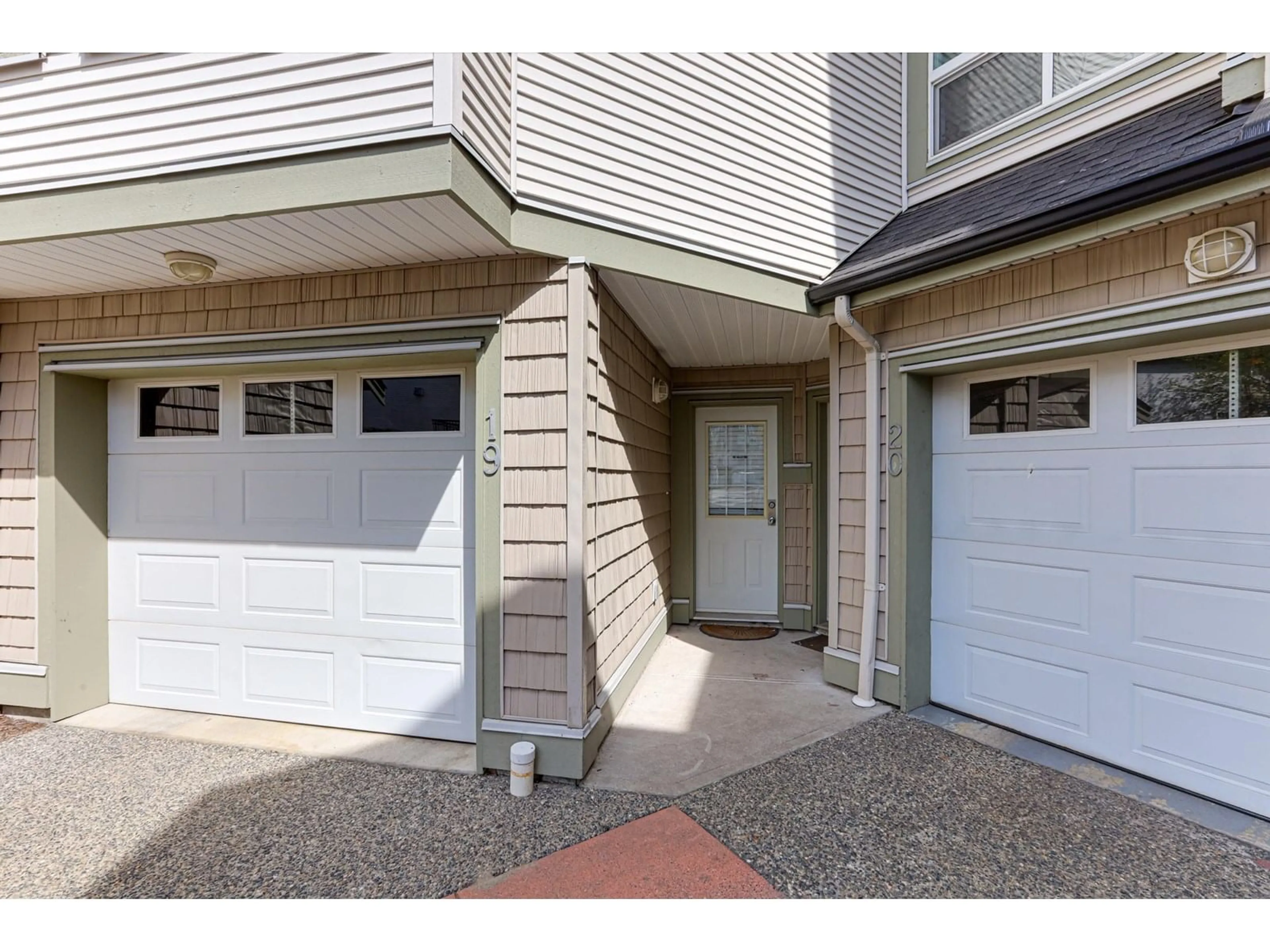 Indoor entryway for 19 - 8638 159, Surrey British Columbia V4N5P7