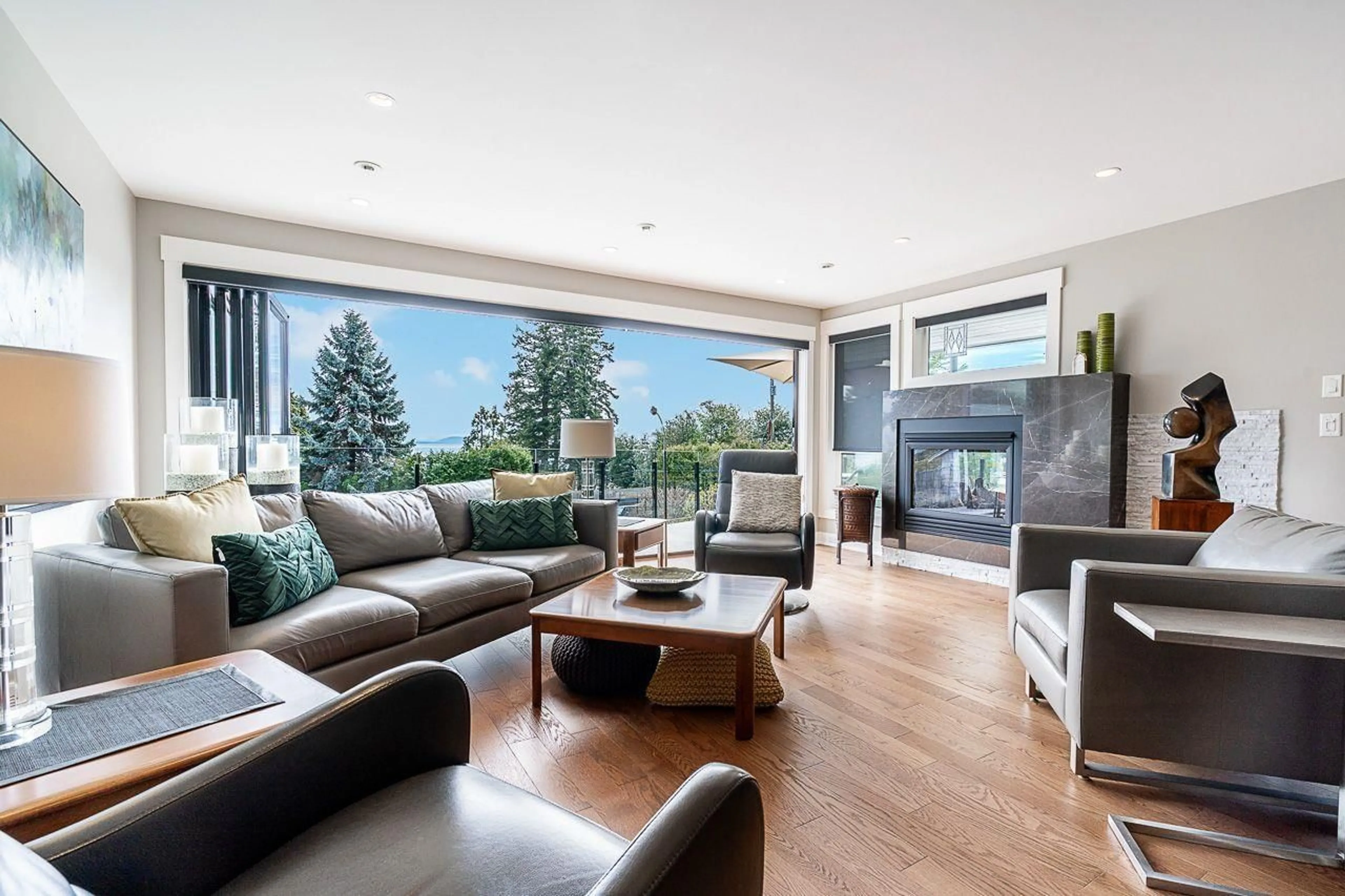 Living room with furniture, wood/laminate floor for 13387 13A, Surrey British Columbia V4A5Y3
