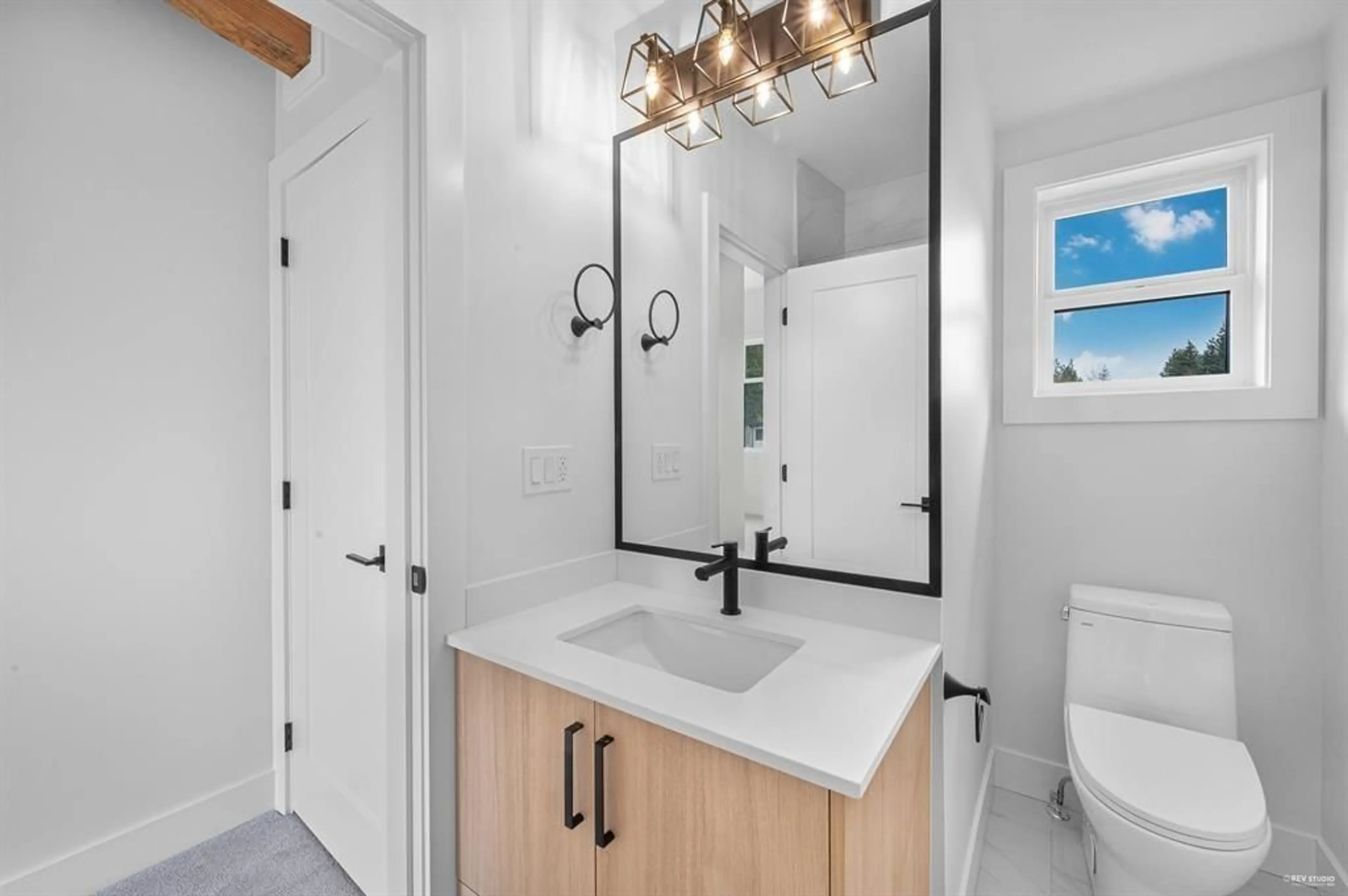 Standard bathroom, ceramic/tile floor for 20 - 798 HOT SPRINGS ROAD, Harrison Hot Springs British Columbia V0M1K0