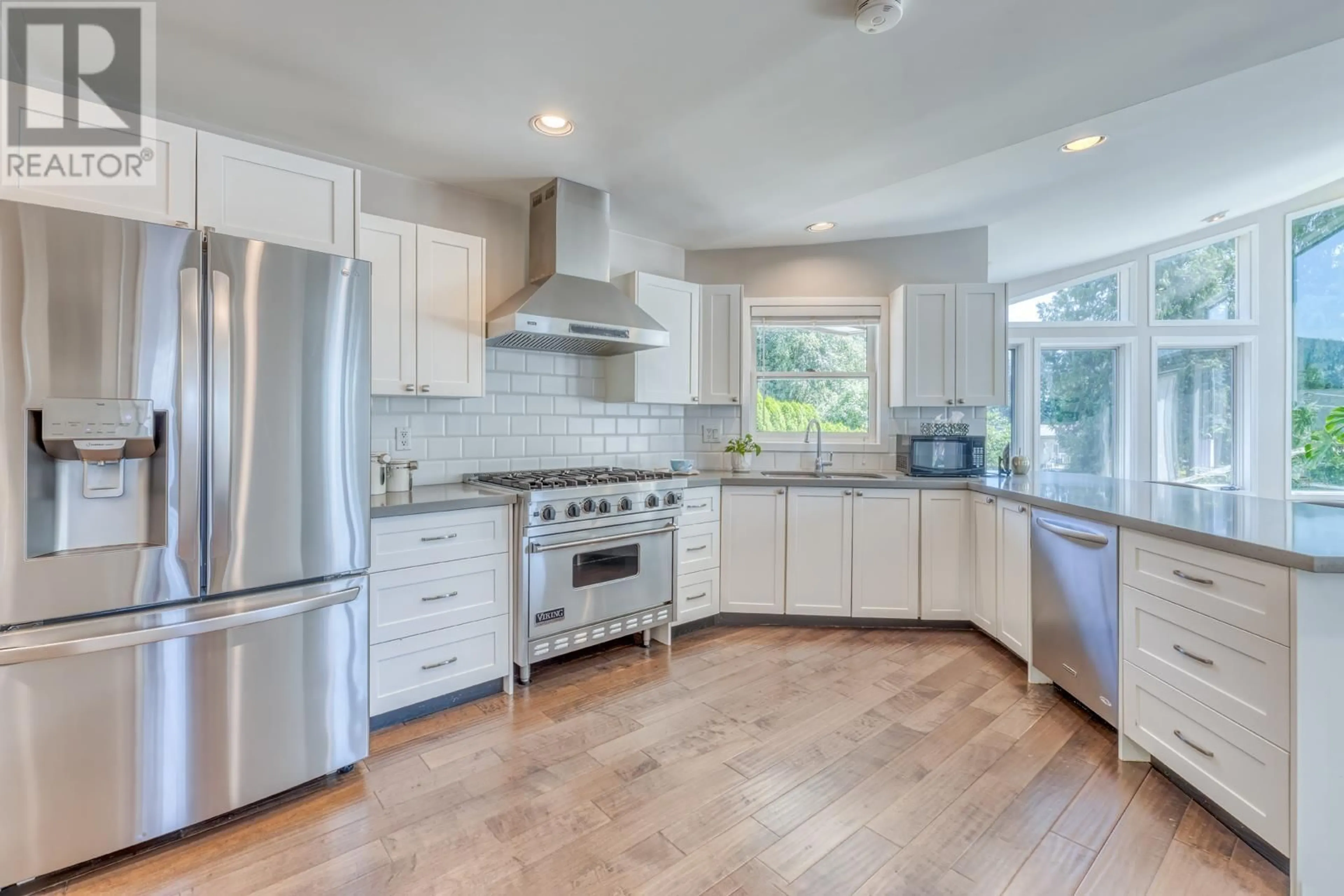 Open concept kitchen, unknown for 923 PROSPECT AVENUE, North Vancouver British Columbia V7R2M2