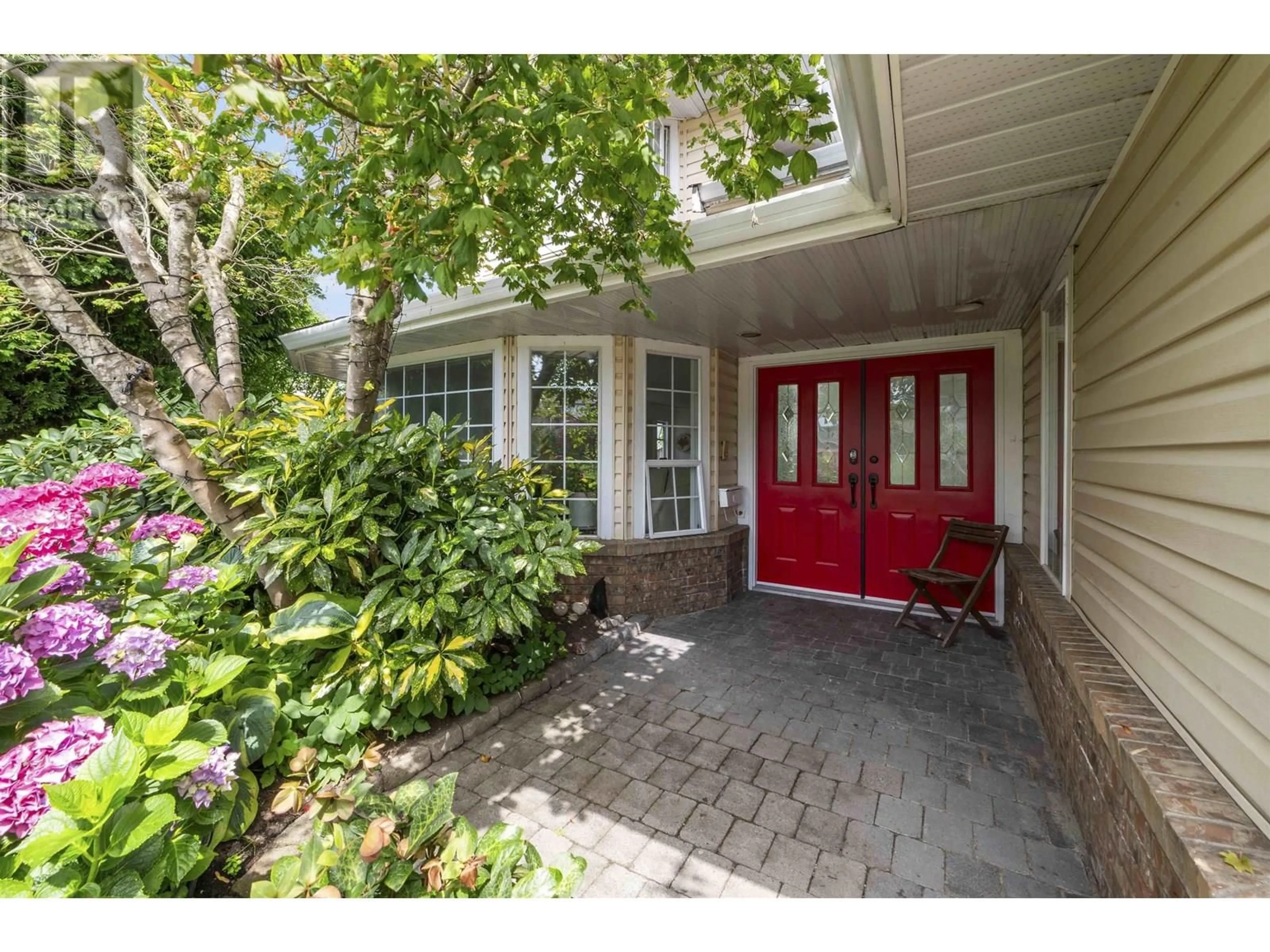 Indoor entryway for 6211 49 AVENUE, Ladner British Columbia V4K4S5