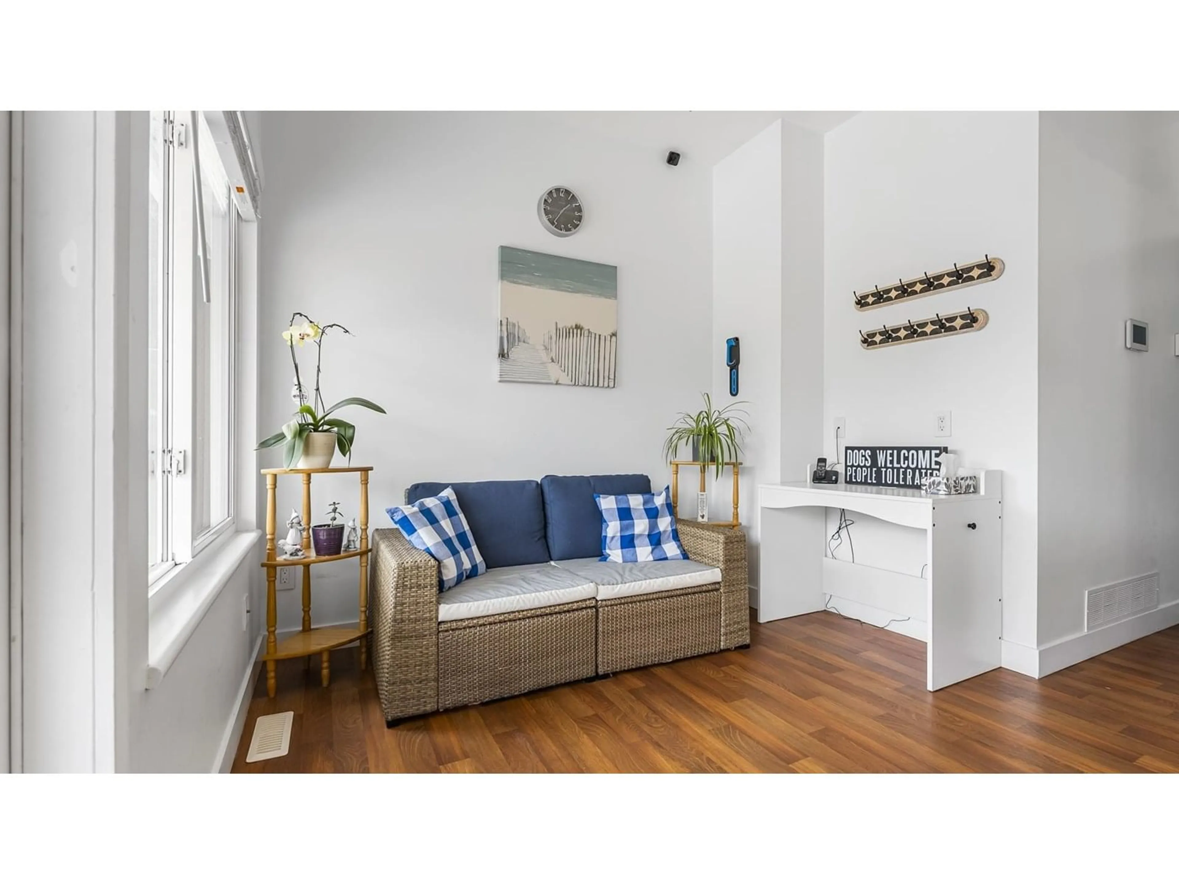 Living room with furniture, unknown for 18452 66, Surrey British Columbia V3S8V6