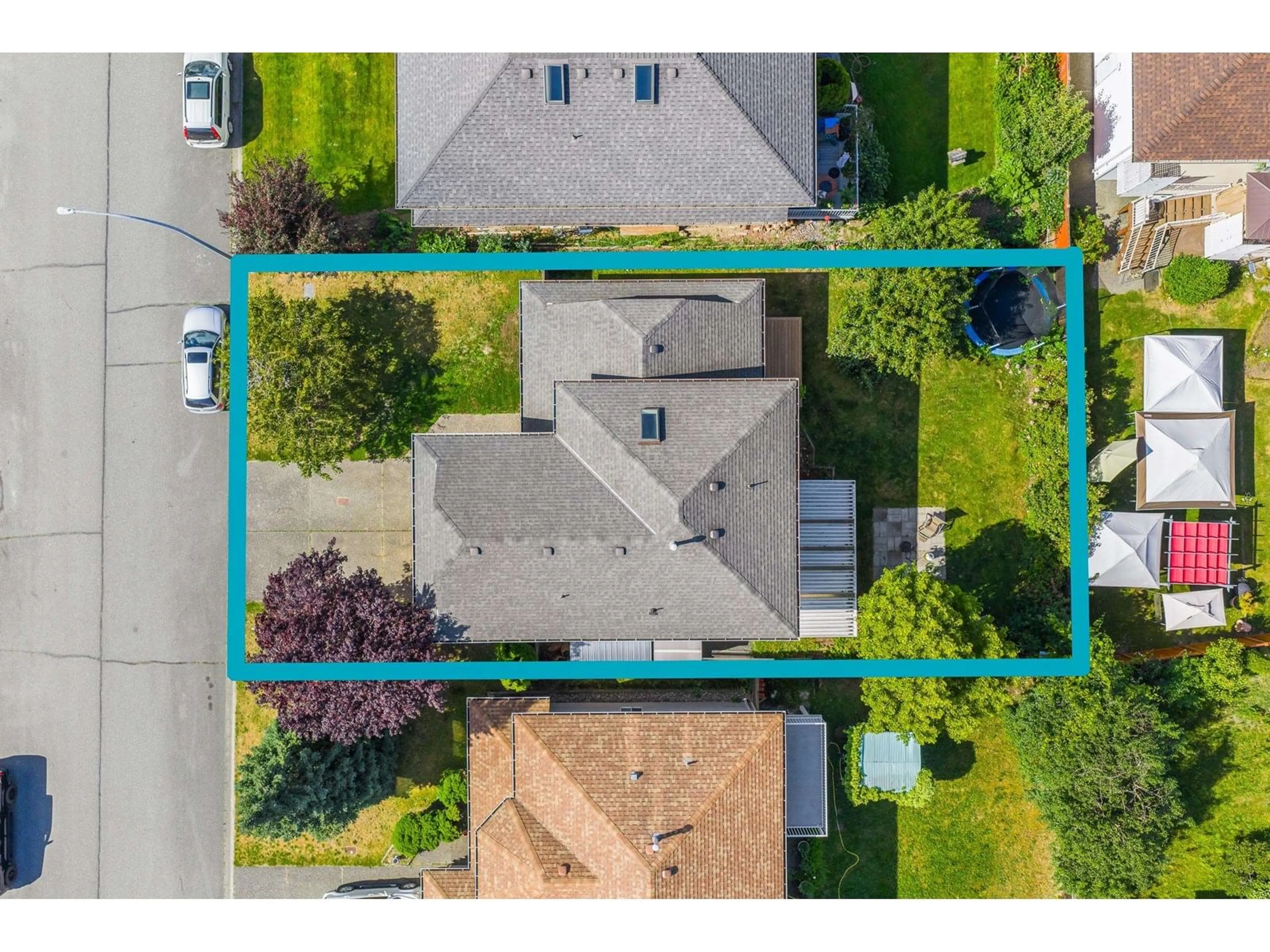 A pic from outside/outdoor area/front of a property/back of a property/a pic from drone, street for 5674 KATHLEEN DRIVE, Chilliwack British Columbia V2R3J5