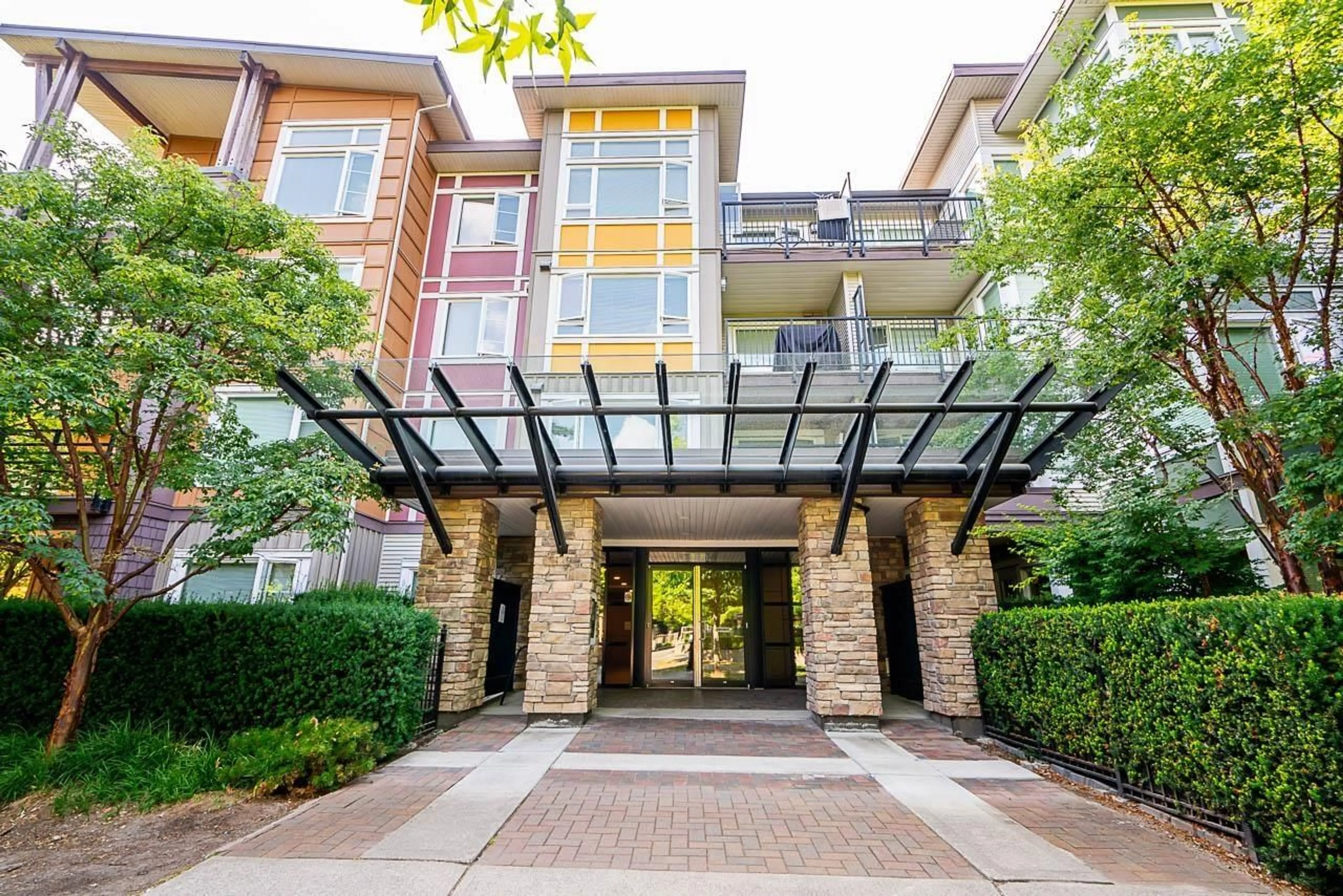 Indoor foyer for 116 - 13740 75A, Surrey British Columbia V3W0E8