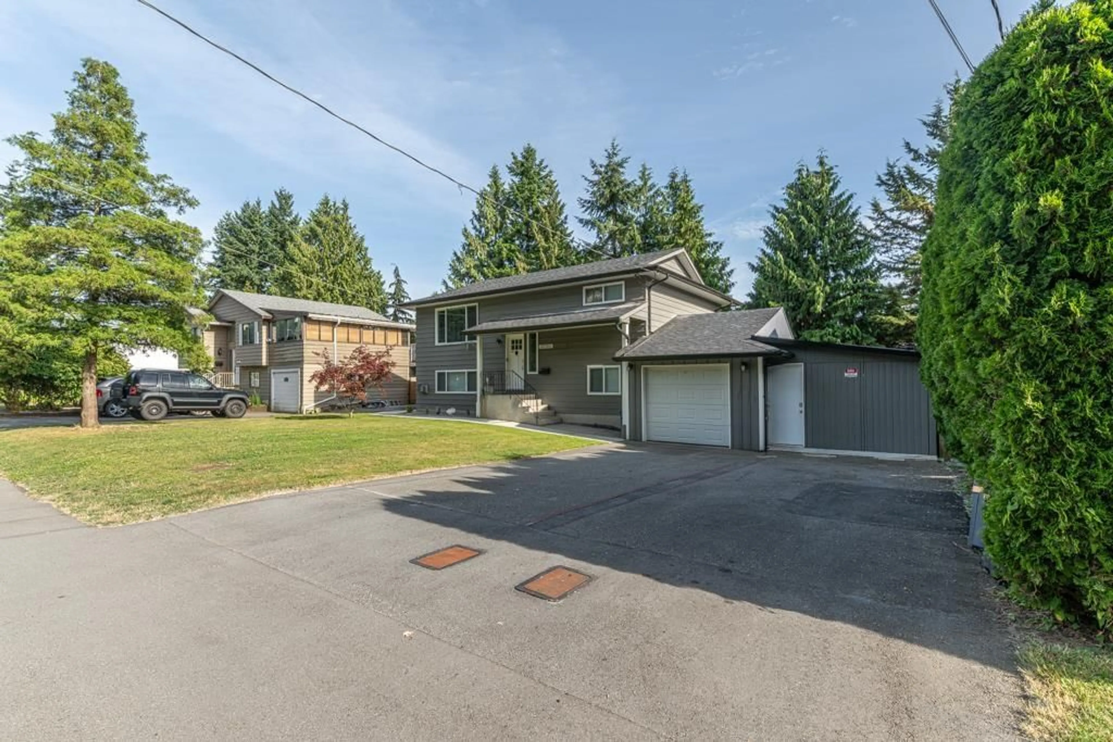 A pic from outside/outdoor area/front of a property/back of a property/a pic from drone, street for 32354 14TH, Mission British Columbia V2V2N7