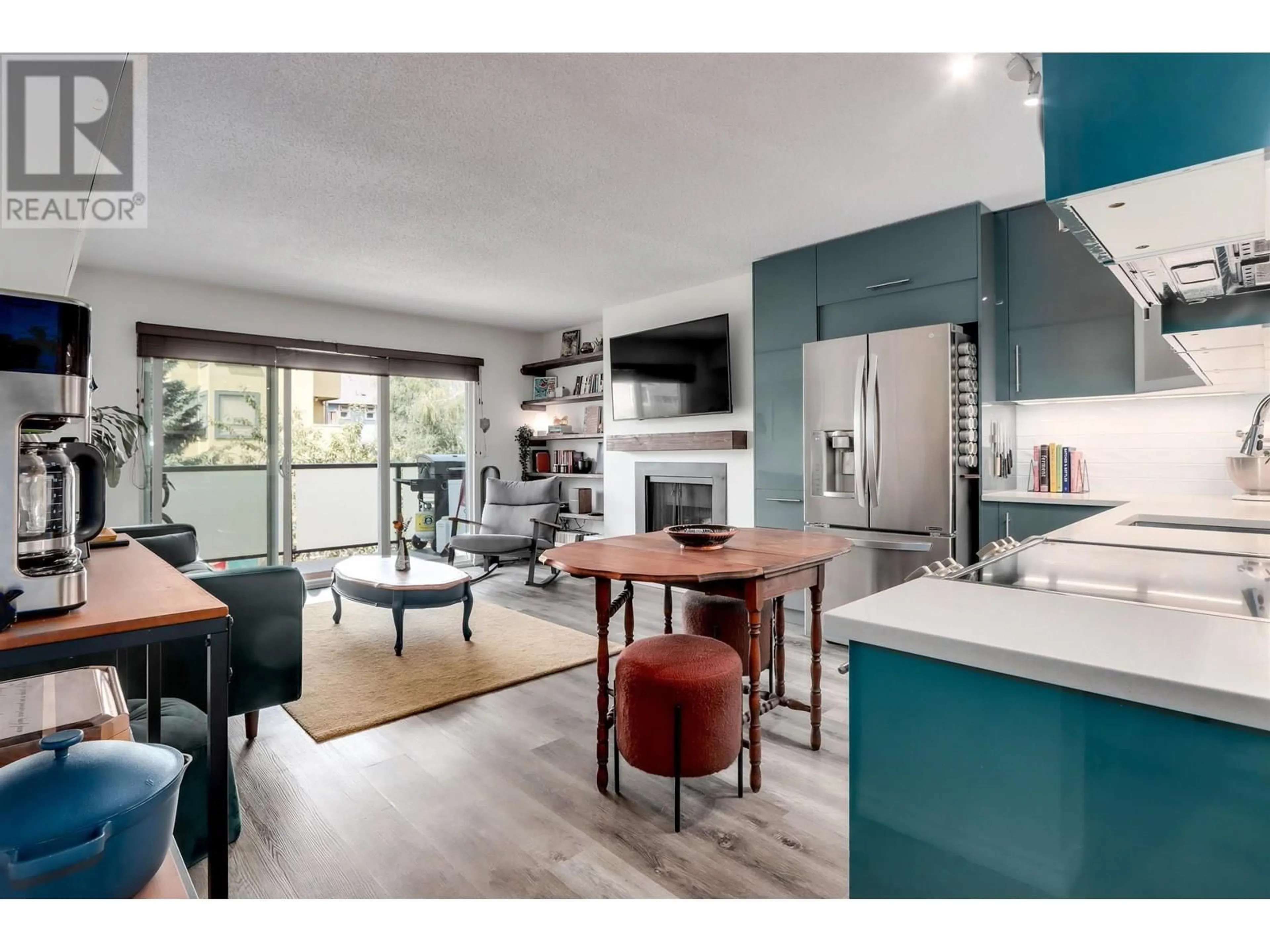 Open concept kitchen, wood/laminate floor for 203 - 1429 WILLIAM STREET, Vancouver British Columbia V5L4W8
