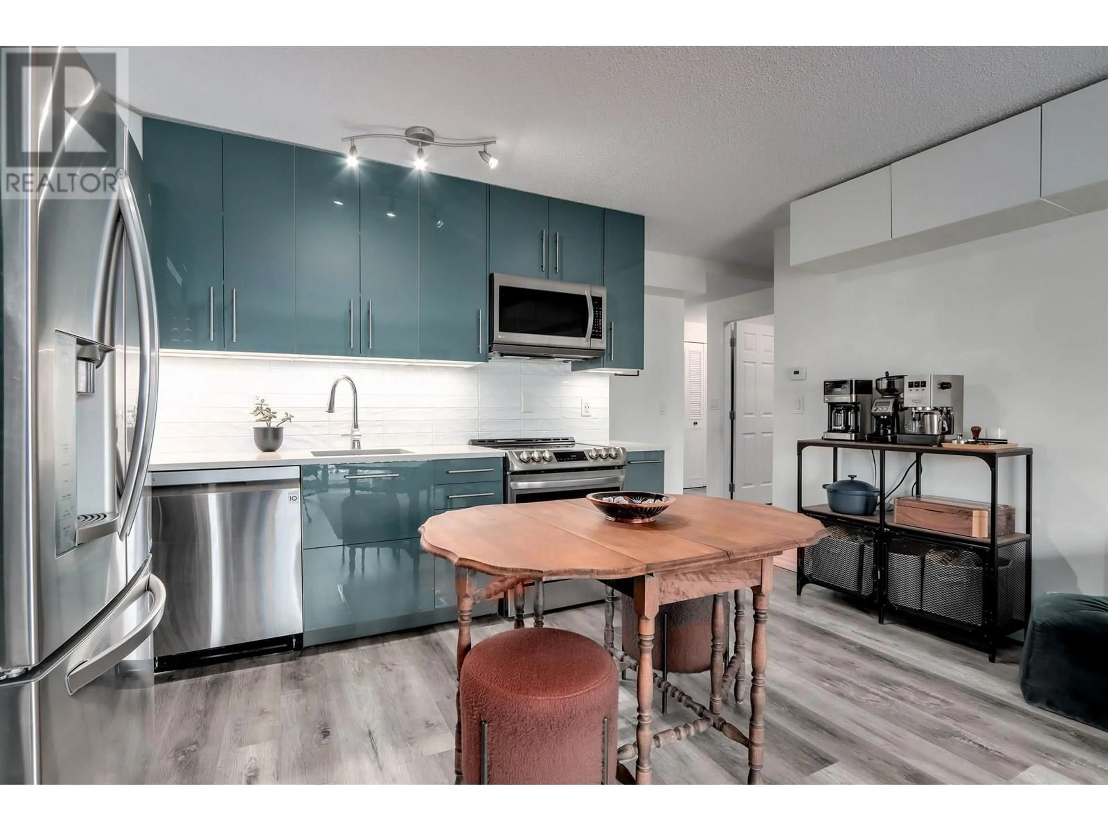 Open concept kitchen, unknown for 203 - 1429 WILLIAM STREET, Vancouver British Columbia V5L4W8