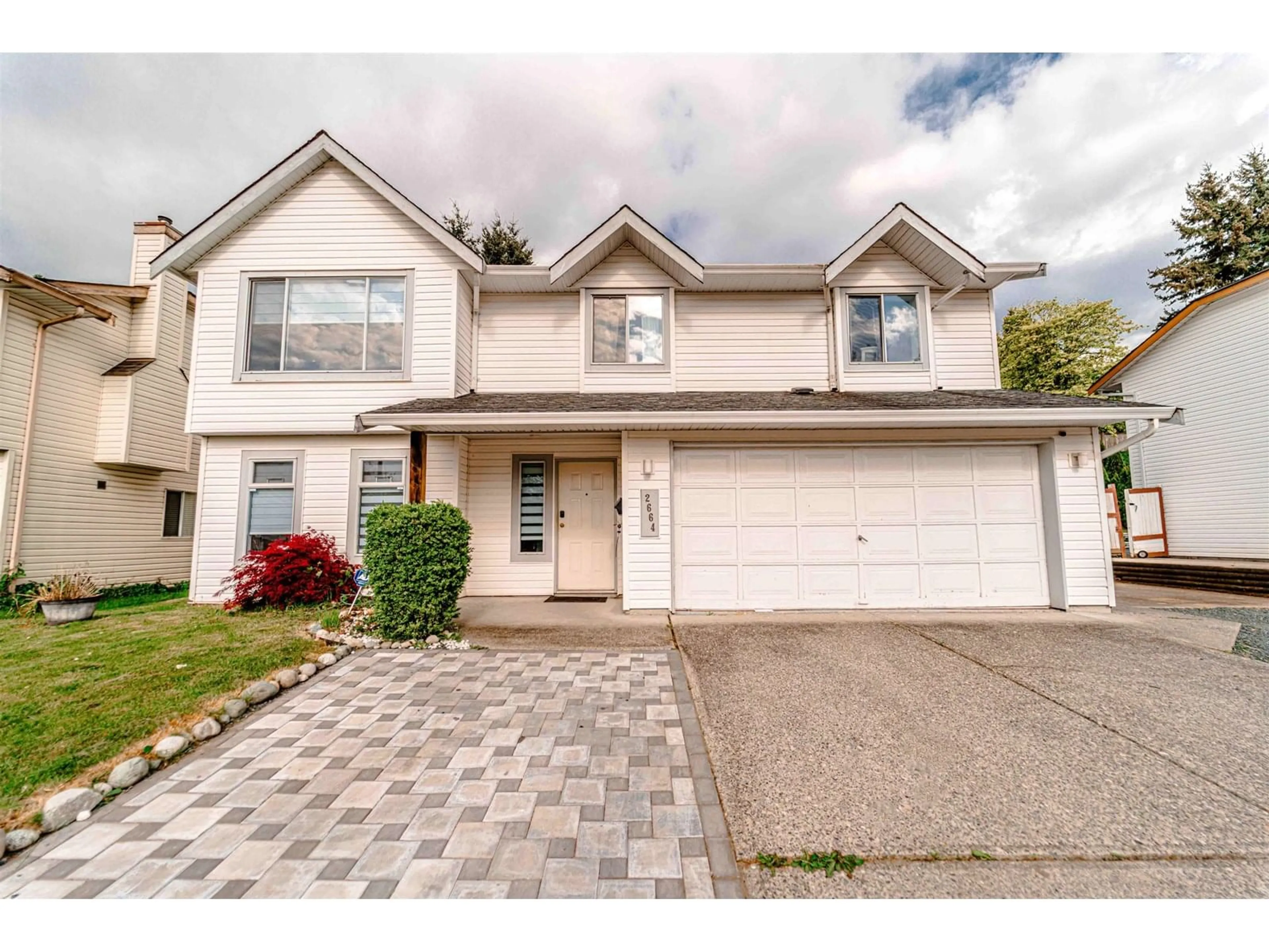 Home with vinyl exterior material, street for 2664 MITCHELL, Abbotsford British Columbia V2T5G6