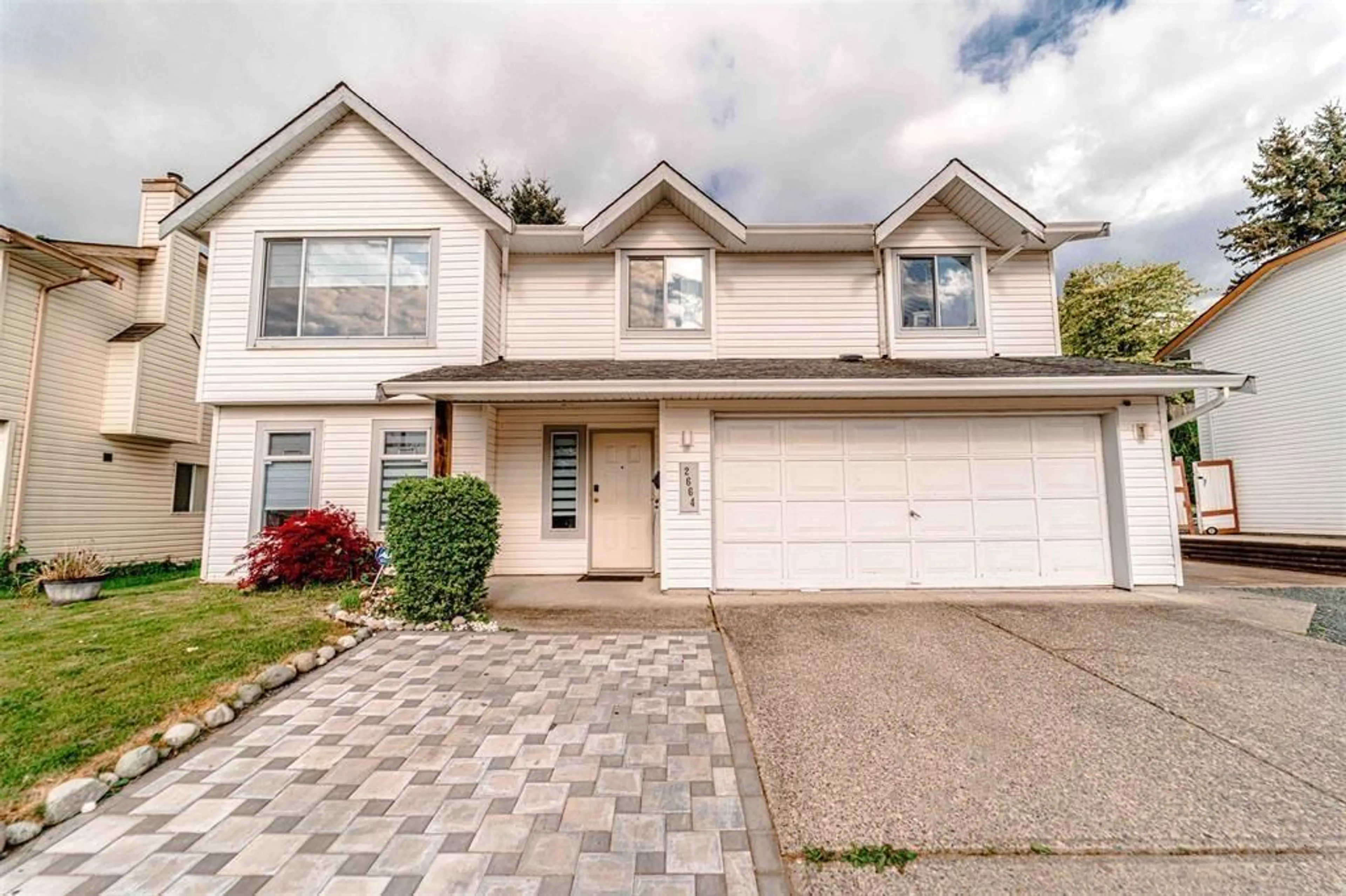 Home with vinyl exterior material, street for 2664 MITCHELL, Abbotsford British Columbia V2T5G6