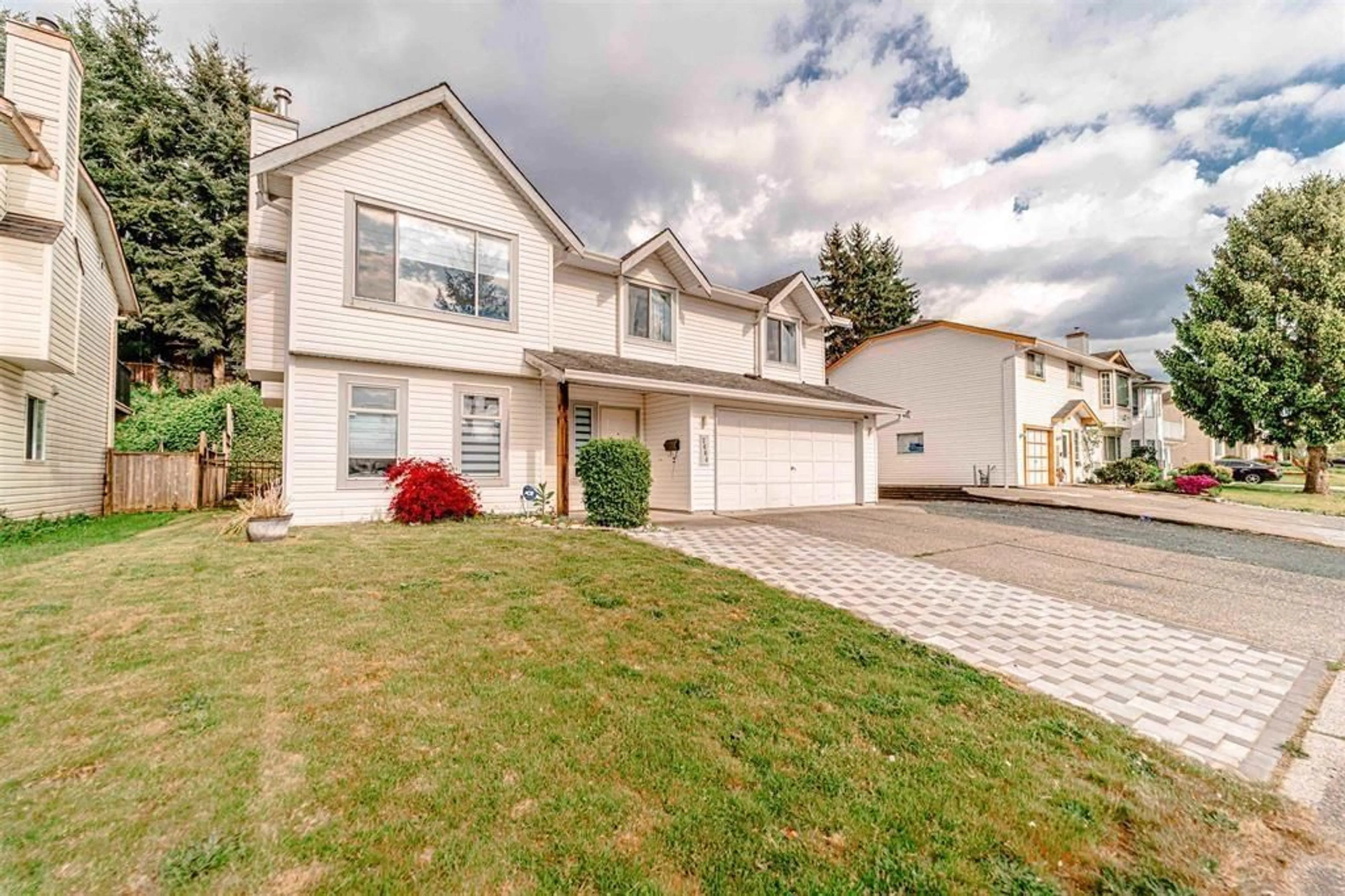 Home with vinyl exterior material, street for 2664 MITCHELL, Abbotsford British Columbia V2T5G6