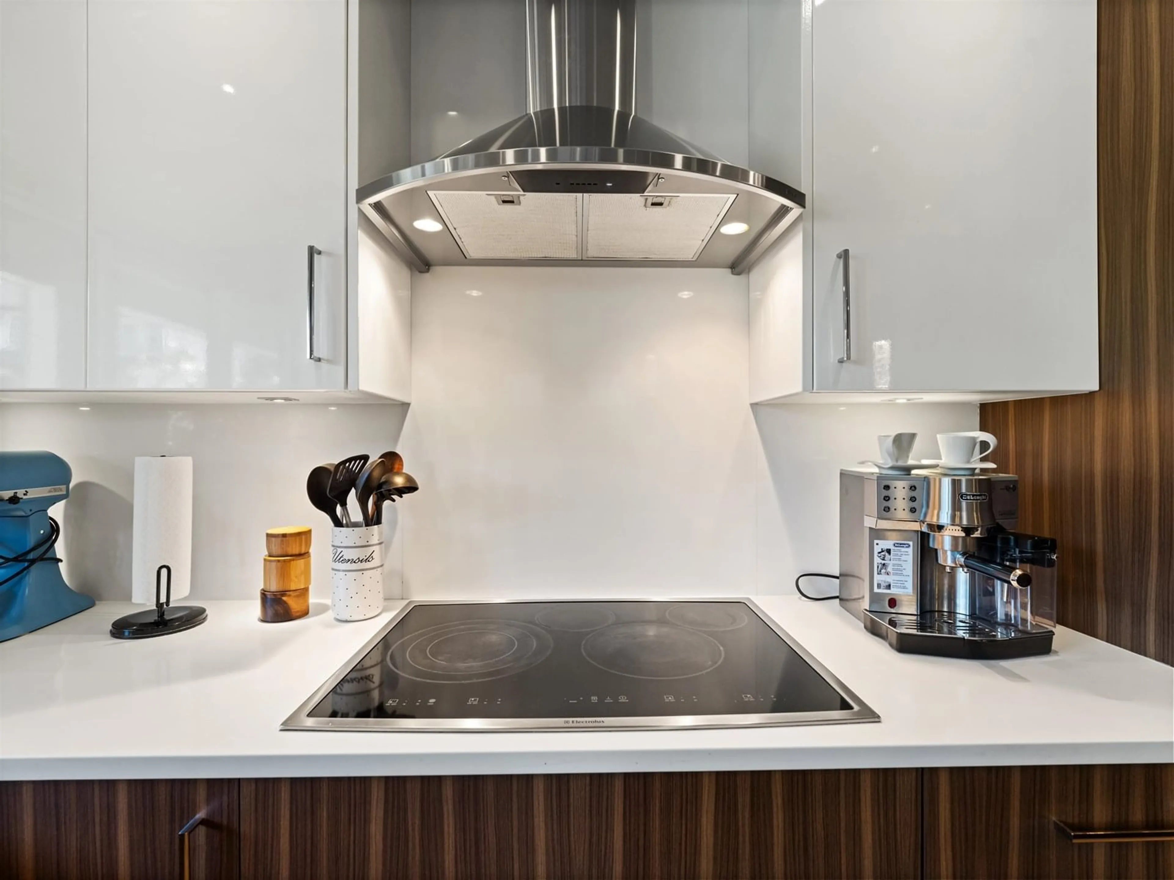 Contemporary kitchen, ceramic/tile floor for 5 - 15177 60, Surrey British Columbia V3S5J7