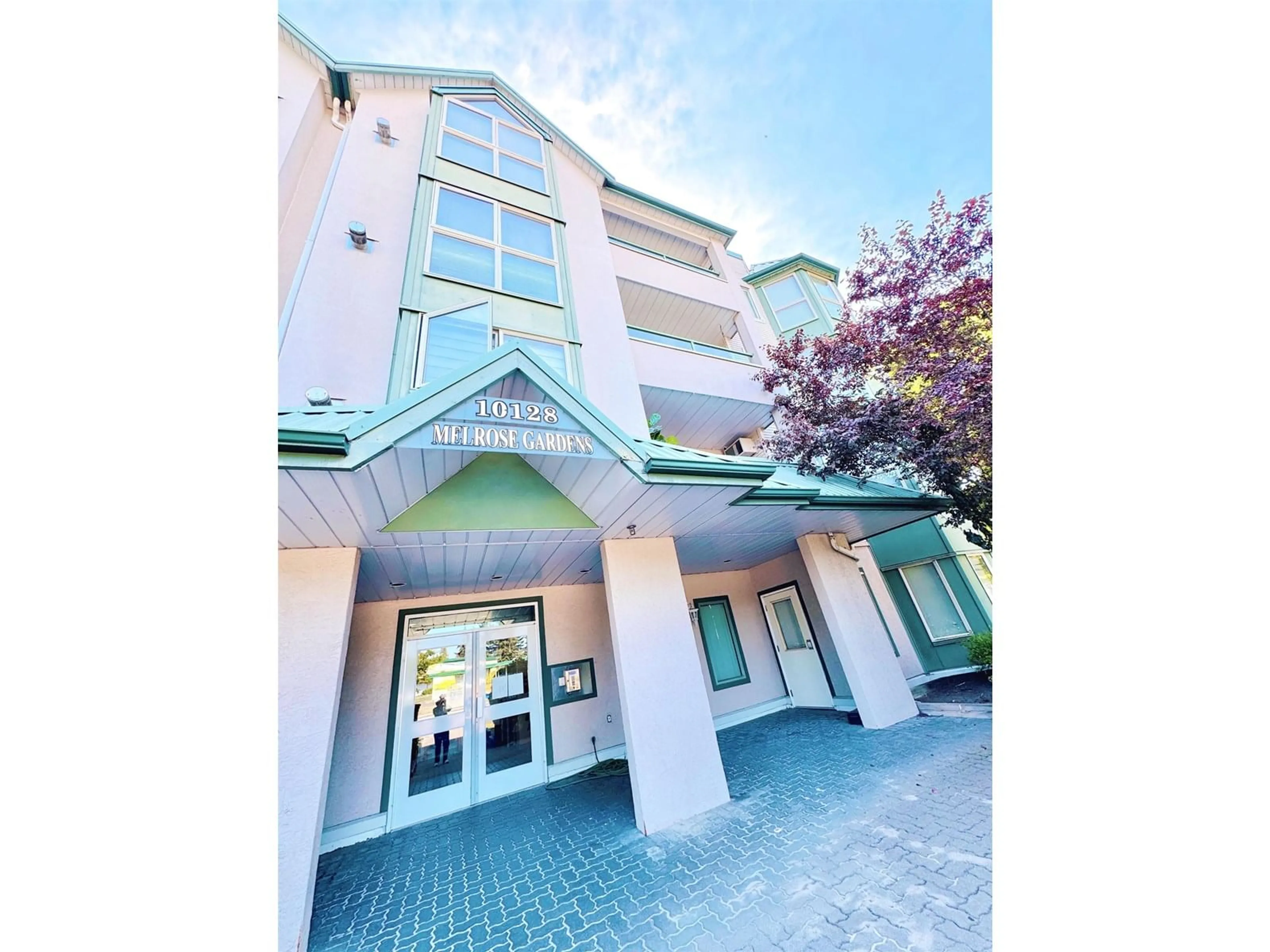 Indoor foyer for 311 - 10128 132, Surrey British Columbia V3T3T5
