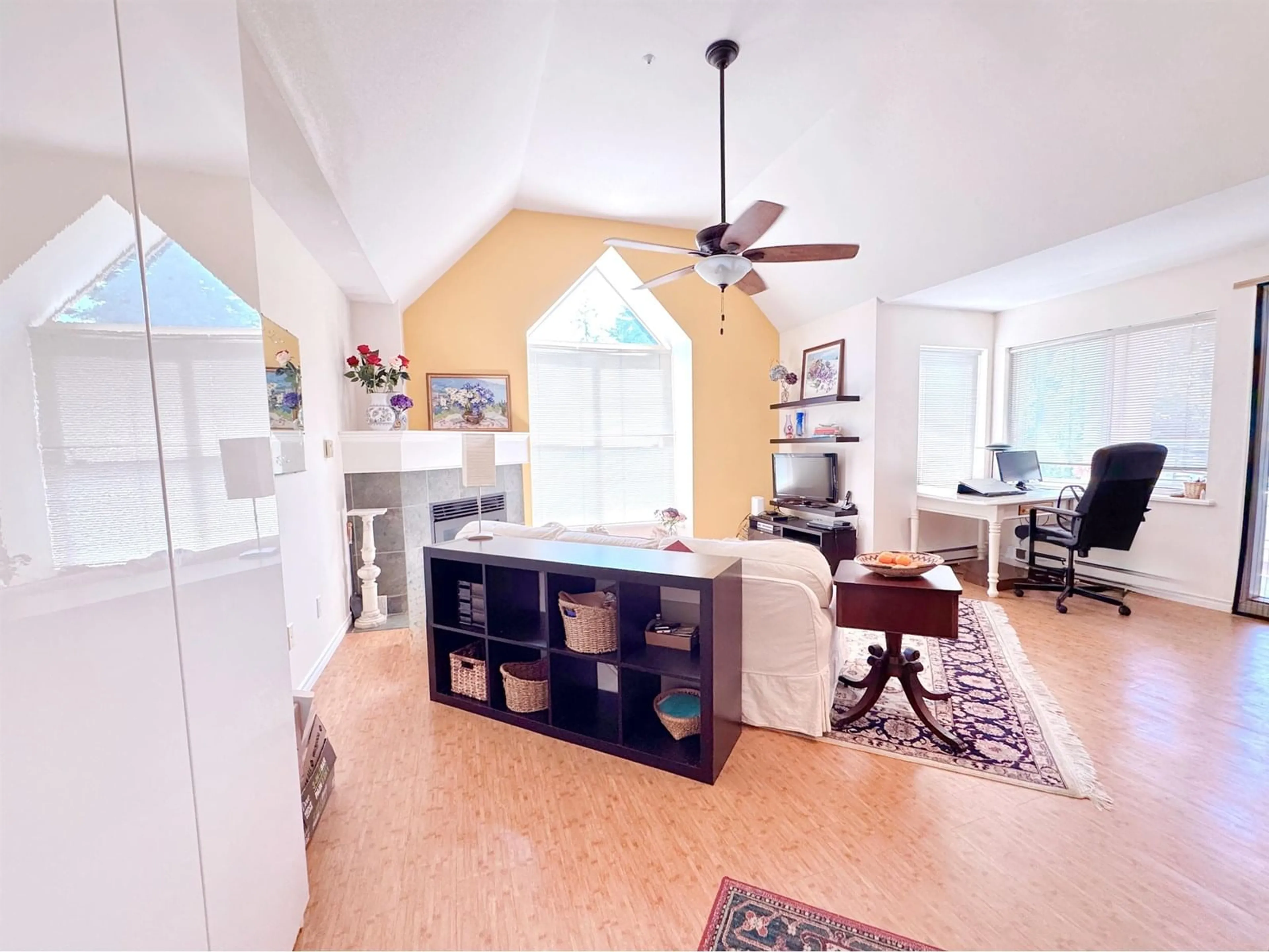 Living room with furniture, unknown for 311 - 10128 132, Surrey British Columbia V3T3T5