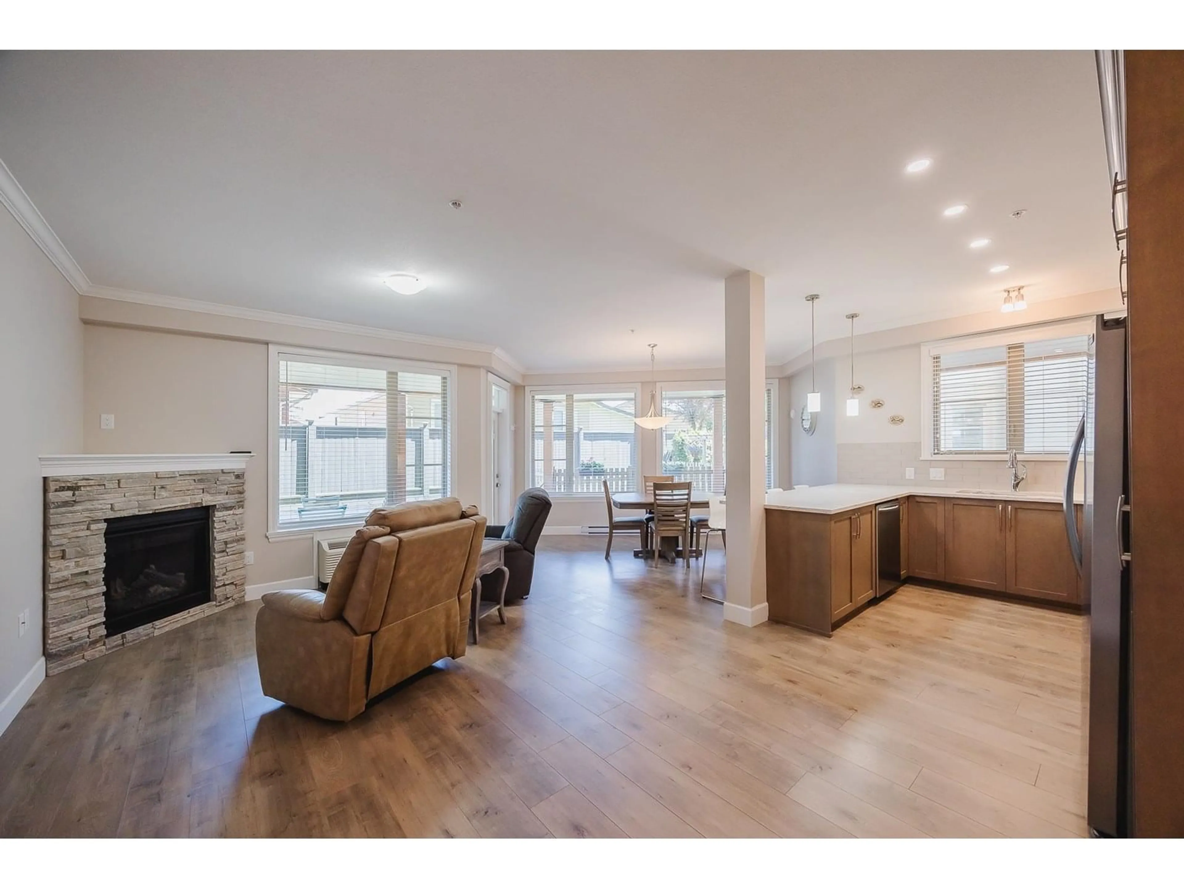 Open concept kitchen, wood/laminate floor for 110 - 45754 KEITH WILSON ROAD, Chilliwack British Columbia V2R0X3