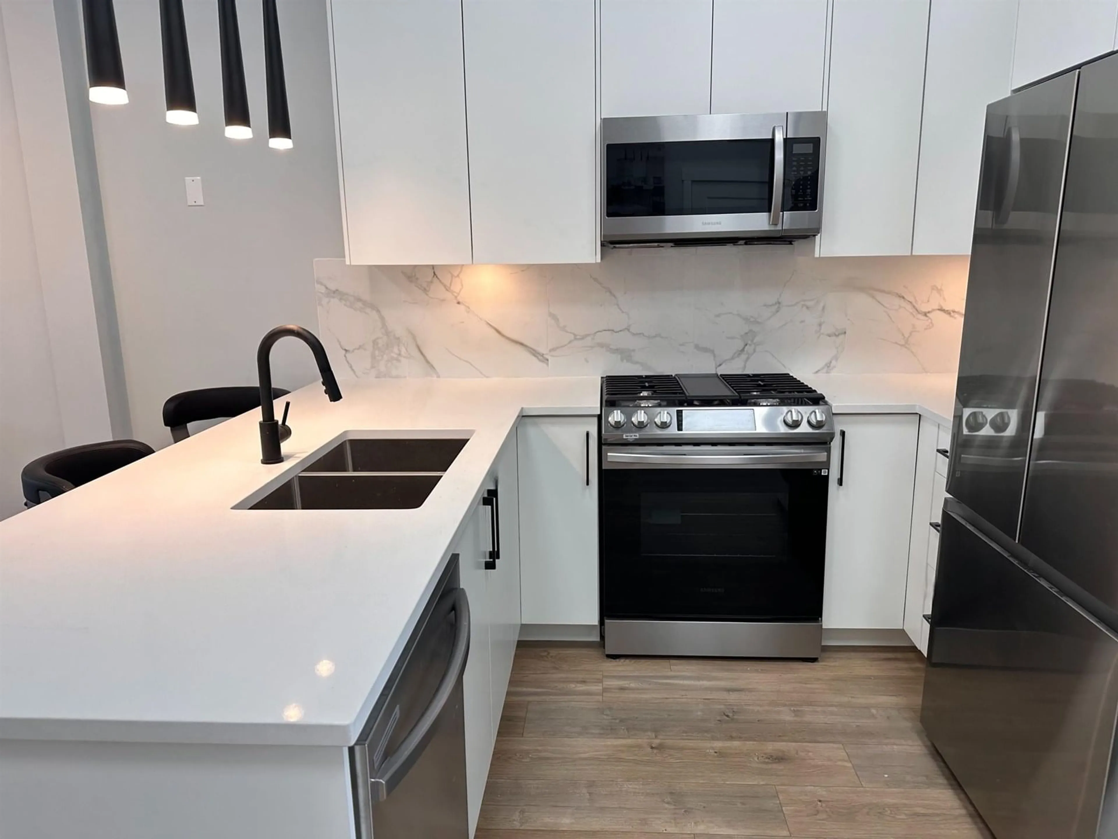 Standard kitchen, unknown for 510 - 163 175A, White Rock British Columbia V0V0V0