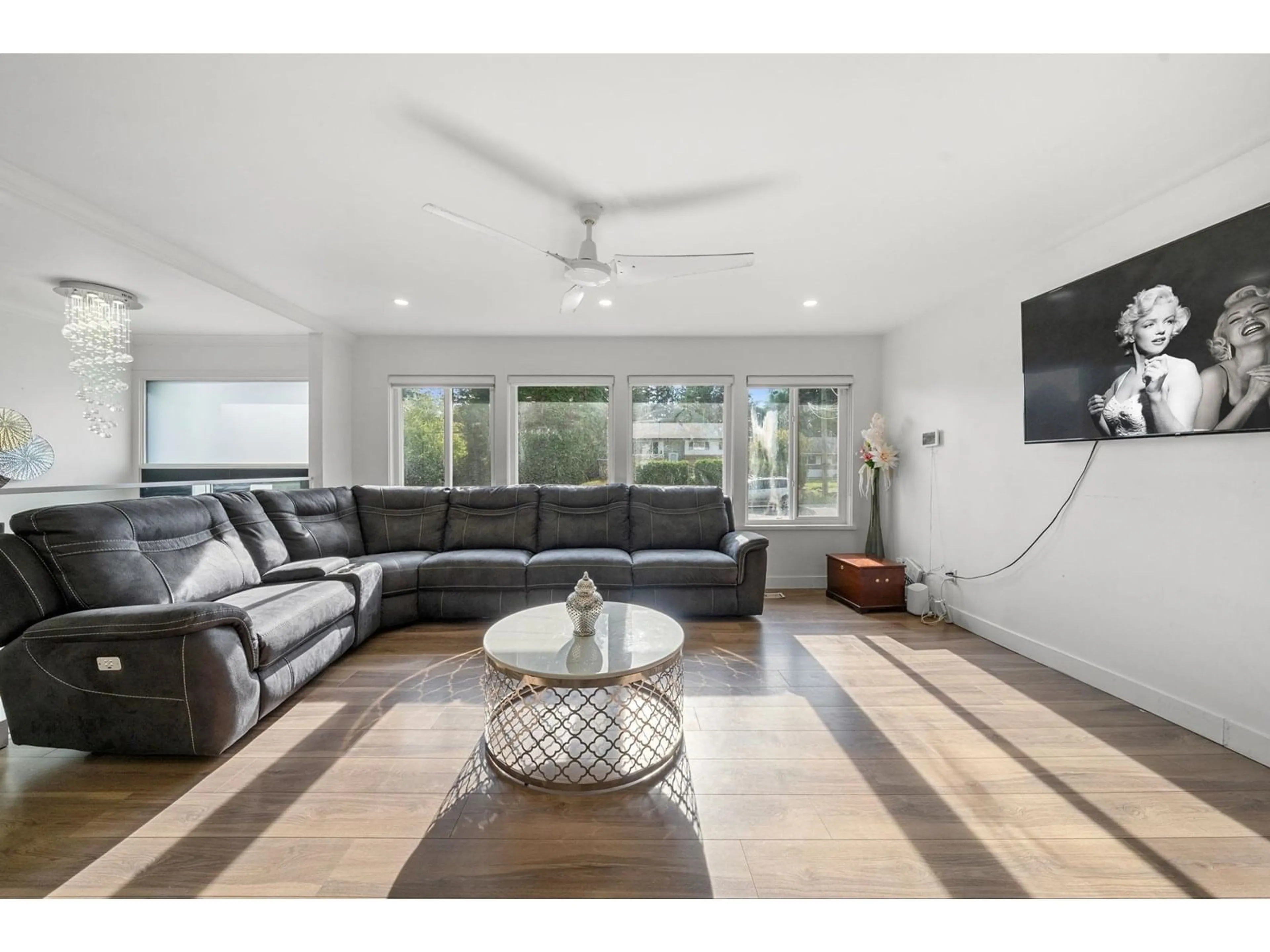 Living room with furniture, unknown for 10108 127A, Surrey British Columbia V3V5L3