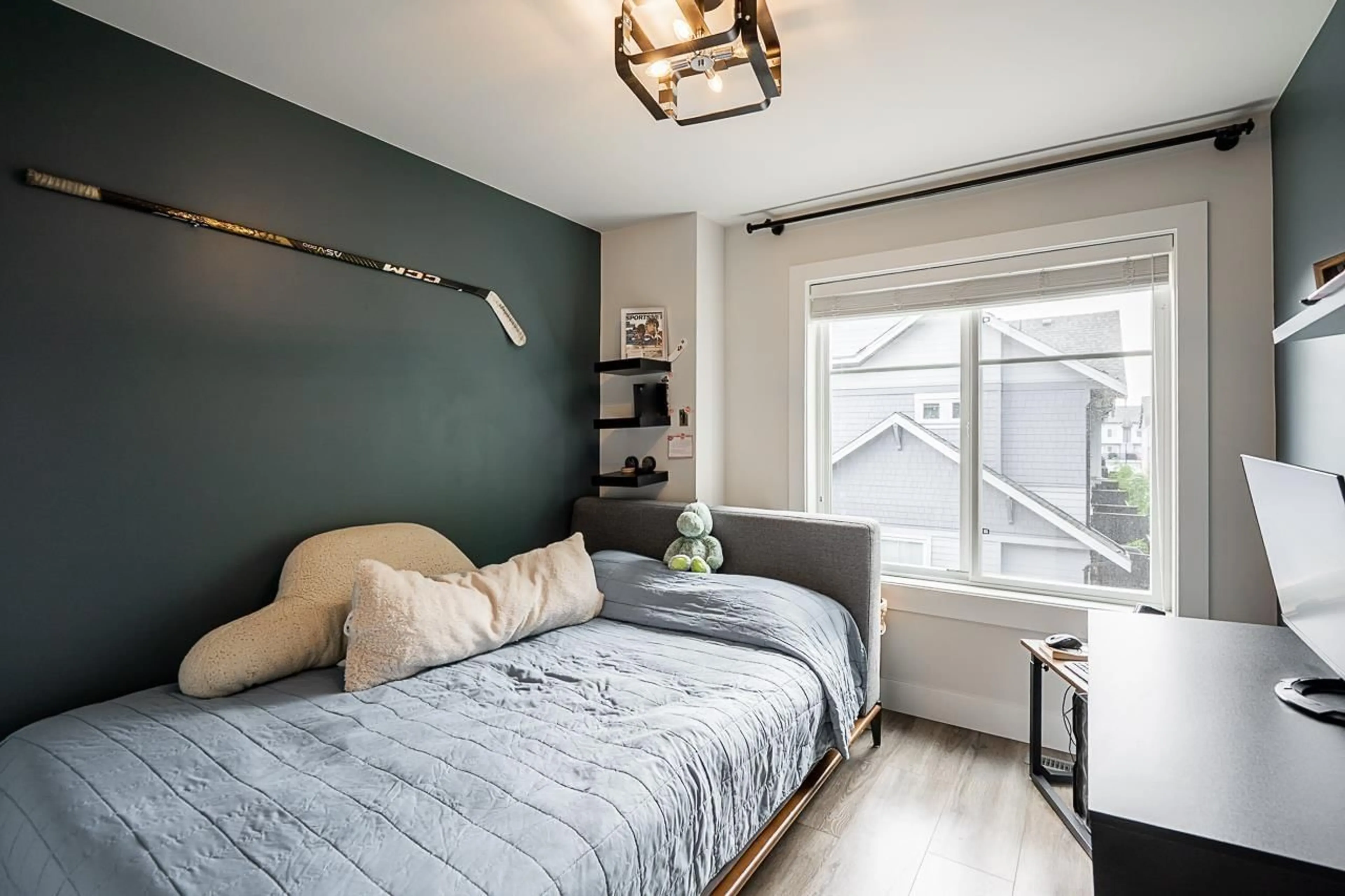 Bedroom with bed, wood/laminate floor for 37 - 19239 70, Surrey British Columbia V4N6S8