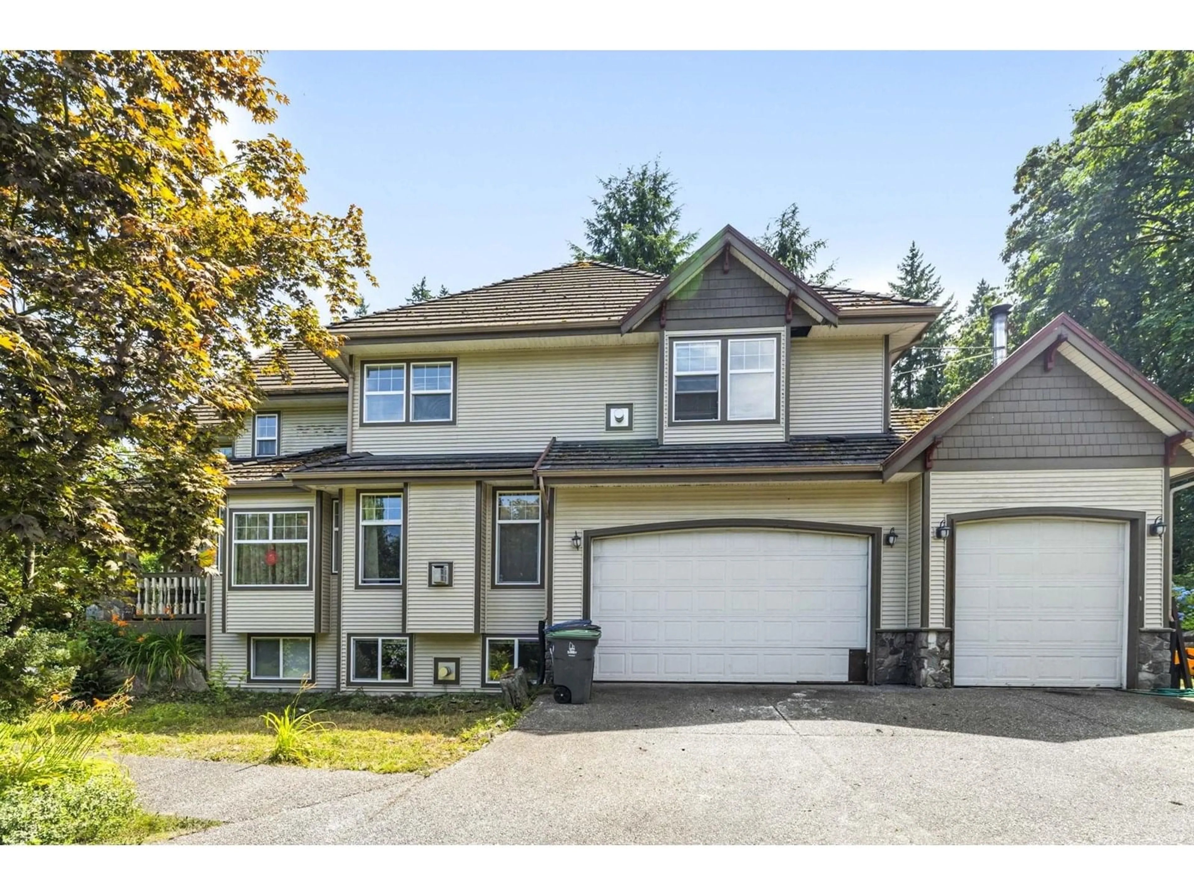 A pic from outside/outdoor area/front of a property/back of a property/a pic from drone, street for 9833 182, Surrey British Columbia V4N5A9
